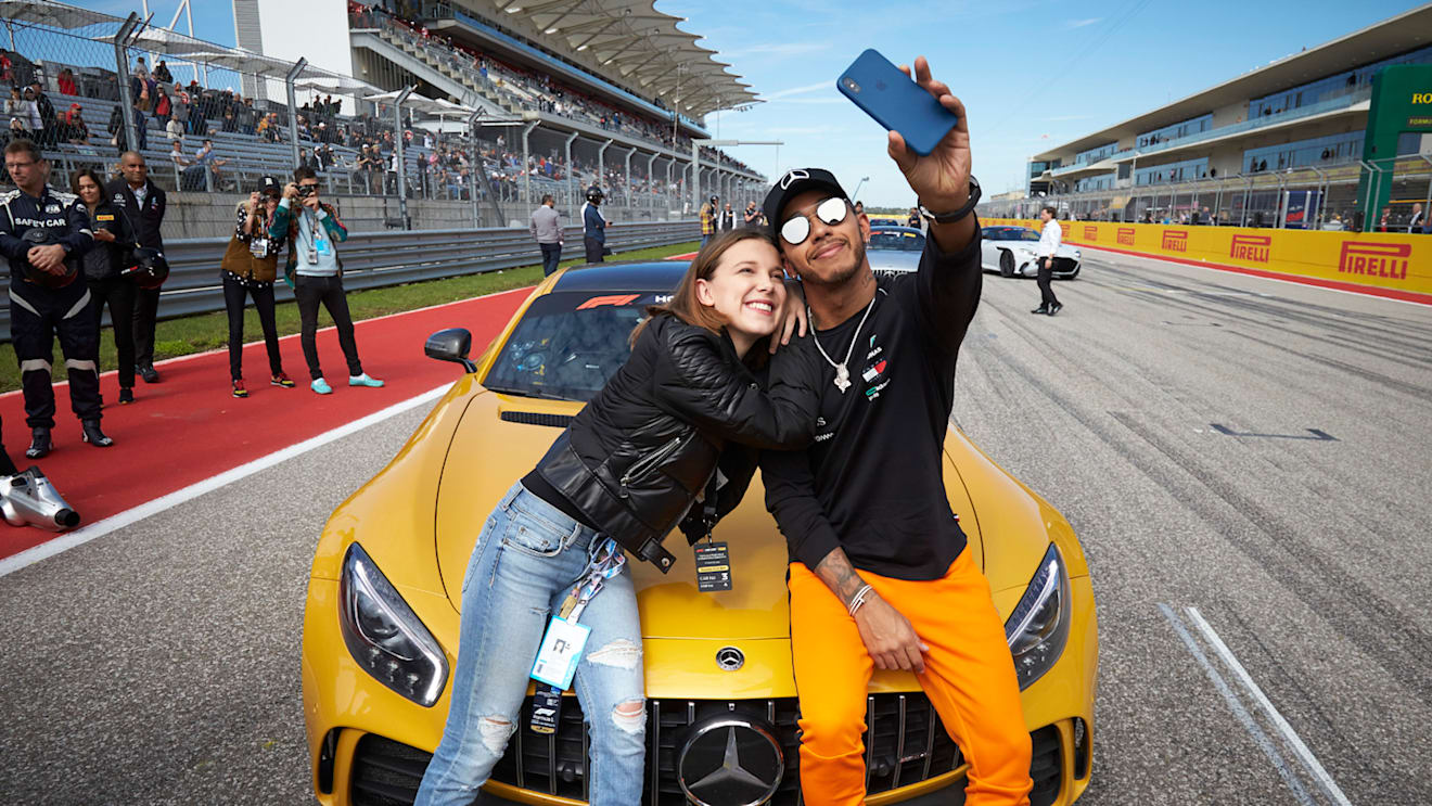 CIRCUIT OF THE AMERICAS, UNITED STATES OF AMERICA - OCTOBER 21: Lewis Hamilton, Mercedes AMG F1, takes a photo with actress Millie Bobby Brown during the United States GP at Circuit of the Americas on October 21, 2018 in Circuit of the Americas, United States of America. (Photo by Steve Etherington / LAT Images)