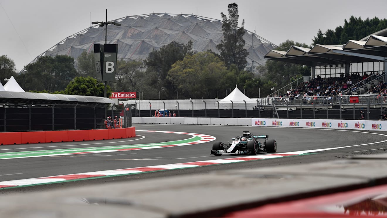 AUTODROMO HERMANOS RODRIGUEZ, MEXICO - OCTOBER 27: Lewis Hamilton, Mercedes-AMG F1 W09 EQ Power+ during the Mexican GP at Autodromo Hermanos Rodriguez on October 27, 2018 in Autodromo Hermanos Rodriguez, Mexico. (Photo by Jerry Andre / Sutton Images)