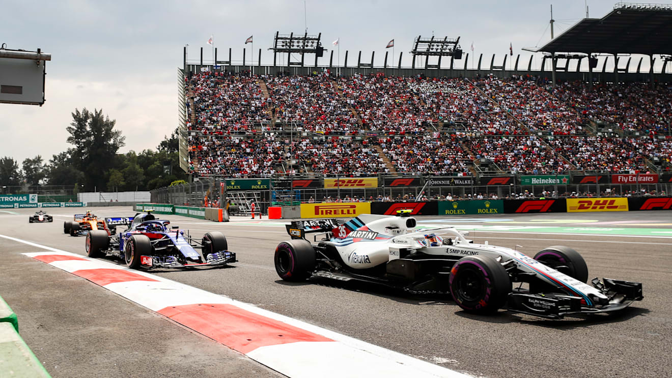 AUTODROMO HERMANOS RODRIGUEZ, MEXICO - OCTOBER 28: Sergey Sirotkin, Williams FW41, leads Pierre Gasly, Scuderia Toro Rosso STR13 during the Mexican GP at Autodromo Hermanos Rodriguez on October 28, 2018 in Autodromo Hermanos Rodriguez, Mexico. (Photo by Steven Tee / LAT Images)