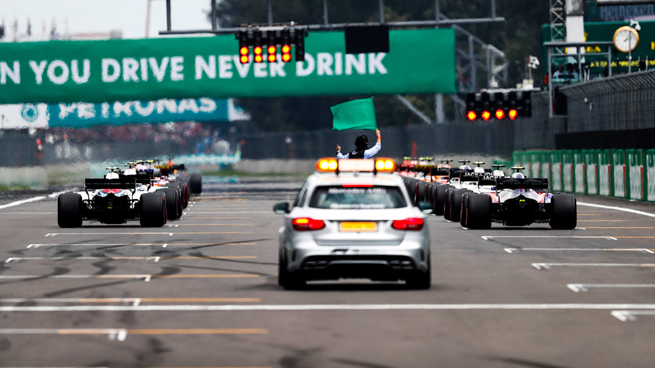 AUTODROMO HERMANOS RODRIGUEZ, MEXICO - OCTOBER 28: The drivers wait f the lights to go out at the start of the race during the Mexican GP at Autodromo Hermanos Rodriguez on October 28, 2018 in Autodromo Hermanos Rodriguez, Mexico. (Photo by Glenn Dunbar / LAT Images)