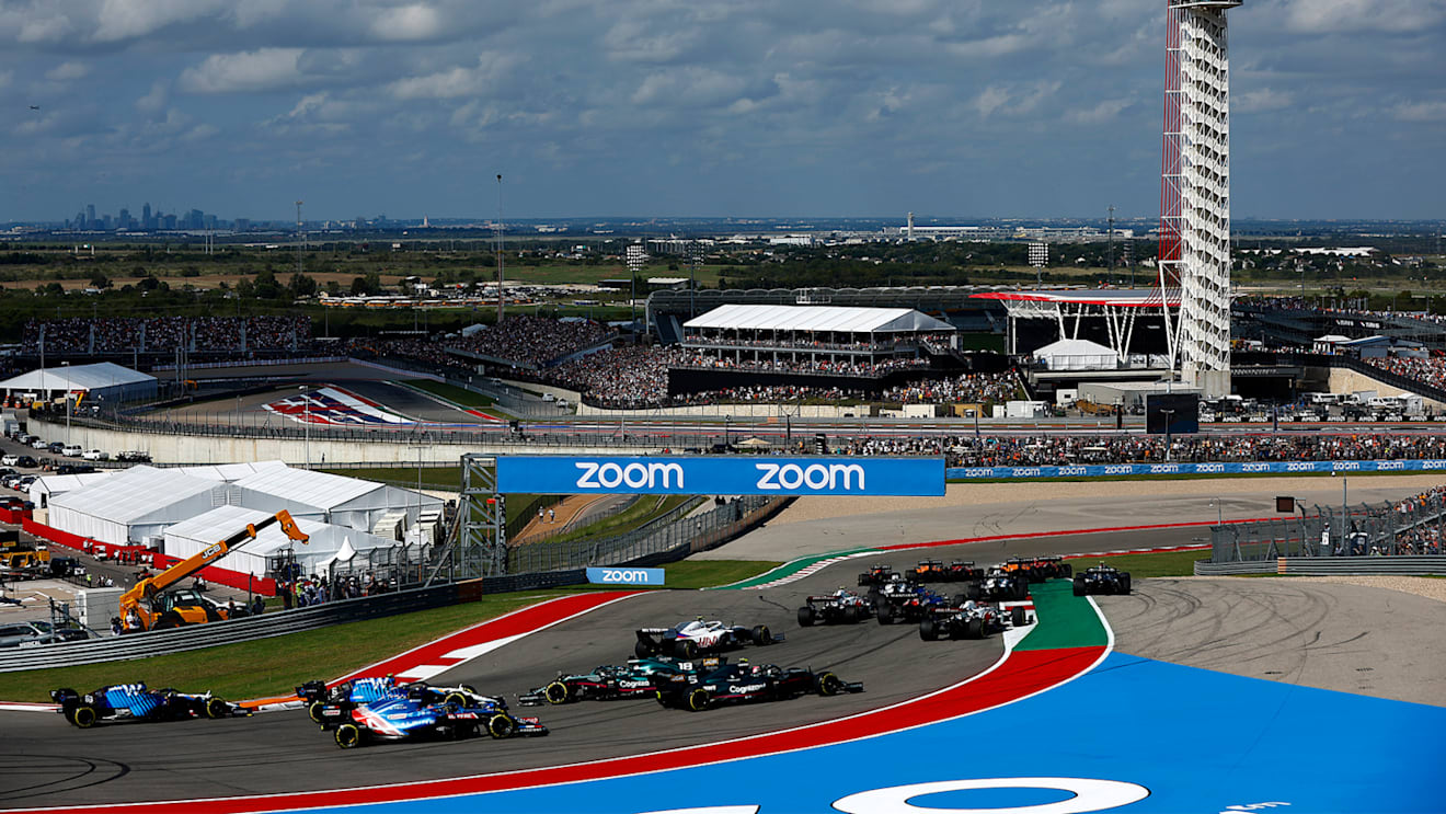 AUSTIN, TEXAS - OCTOBER 24: A general view of the start as Lance Stroll of Canada driving the (18) Aston Martin AMR21 Mercedes spins during the F1 Grand Prix of USA at Circuit of The Americas on October 24, 2021 in Austin, Texas. (Photo by Jared C. Tilton/Getty Images)