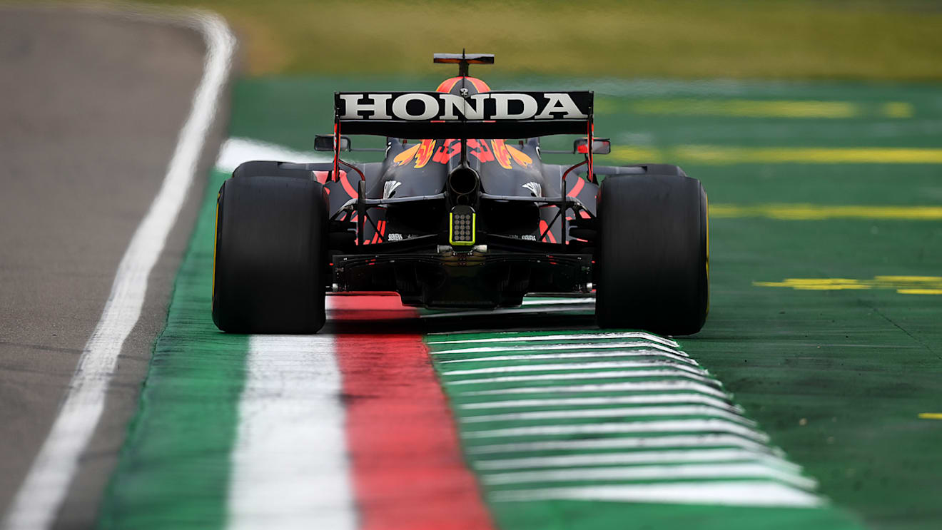 The diffuser that Red Bull used in the race before Portugal – at Imola – had a wider central section...