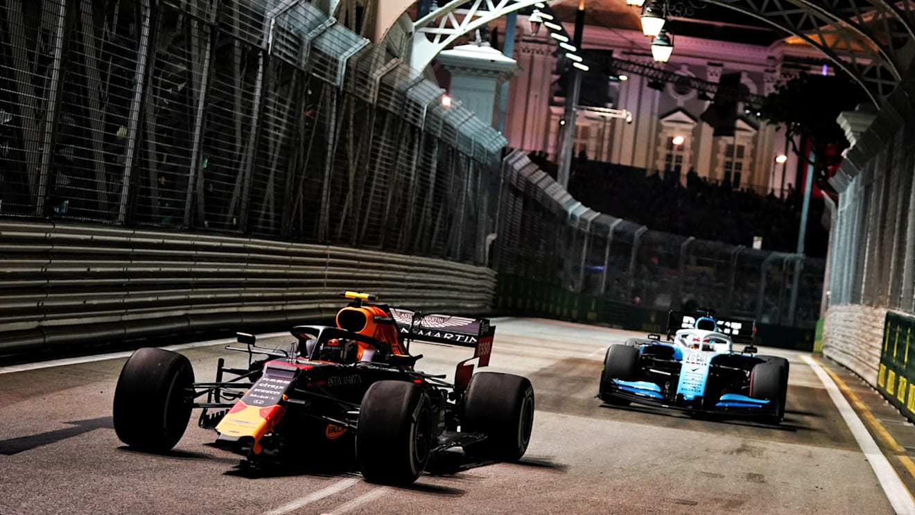 Alexander Albon (THA) Red Bull Racing RB15 with a broken front wing in the second practice session.
20.09.2019. Formula 1 World Championship, Rd 15, Singapore Grand Prix, Marina Bay Street Circuit, Singapore, Practice Day.
 - www.xpbimages.com, EMail: requests@xpbimages.com - copy of publication required for printed pictures. Every used picture is fee-liable. © Copyright: Dungan / XPB Images