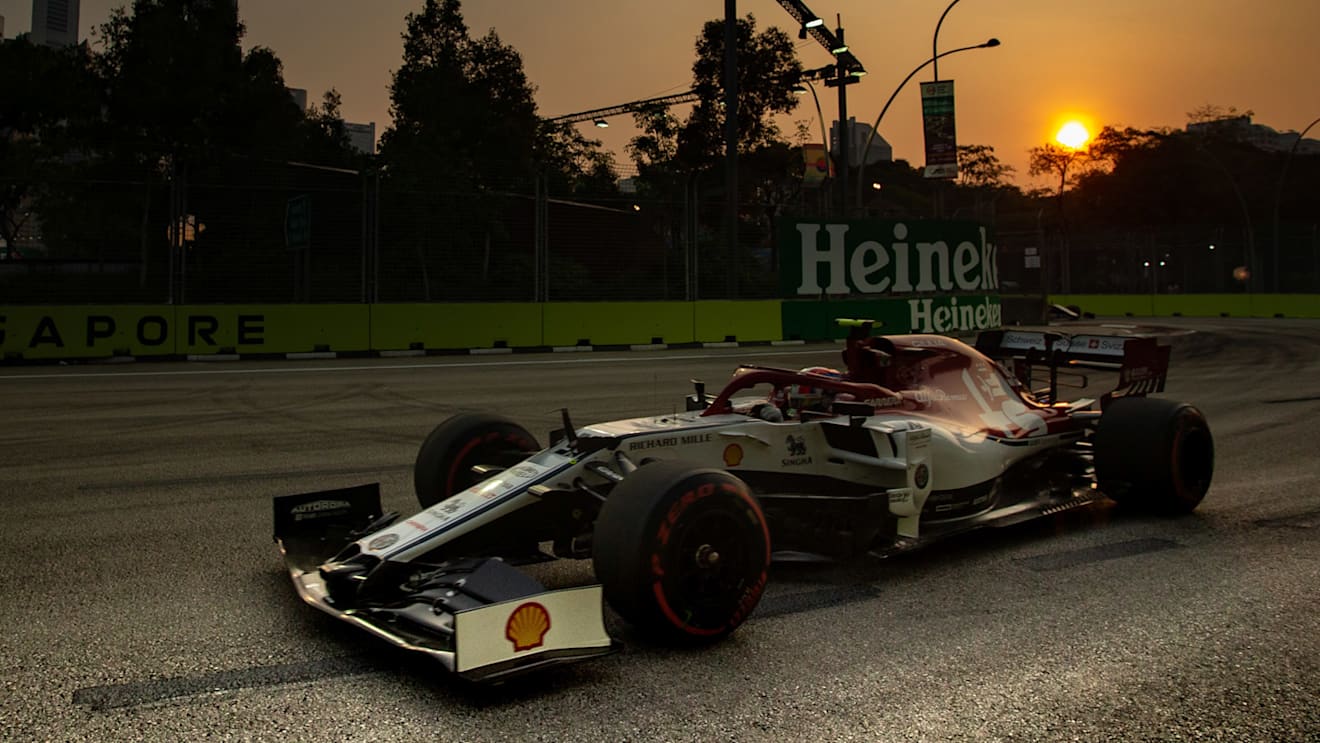Antonio Giovinazzi (ITA) Alfa Romeo Racing C38.
21.09.2019. Formula 1 World Championship, Rd 15, Singapore Grand Prix, Marina Bay Street Circuit, Singapore, Qualifying Day.
 - www.xpbimages.com, EMail: requests@xpbimages.com - copy of publication required for printed pictures. Every used picture is fee-liable. © Copyright: Bearne / XPB Images