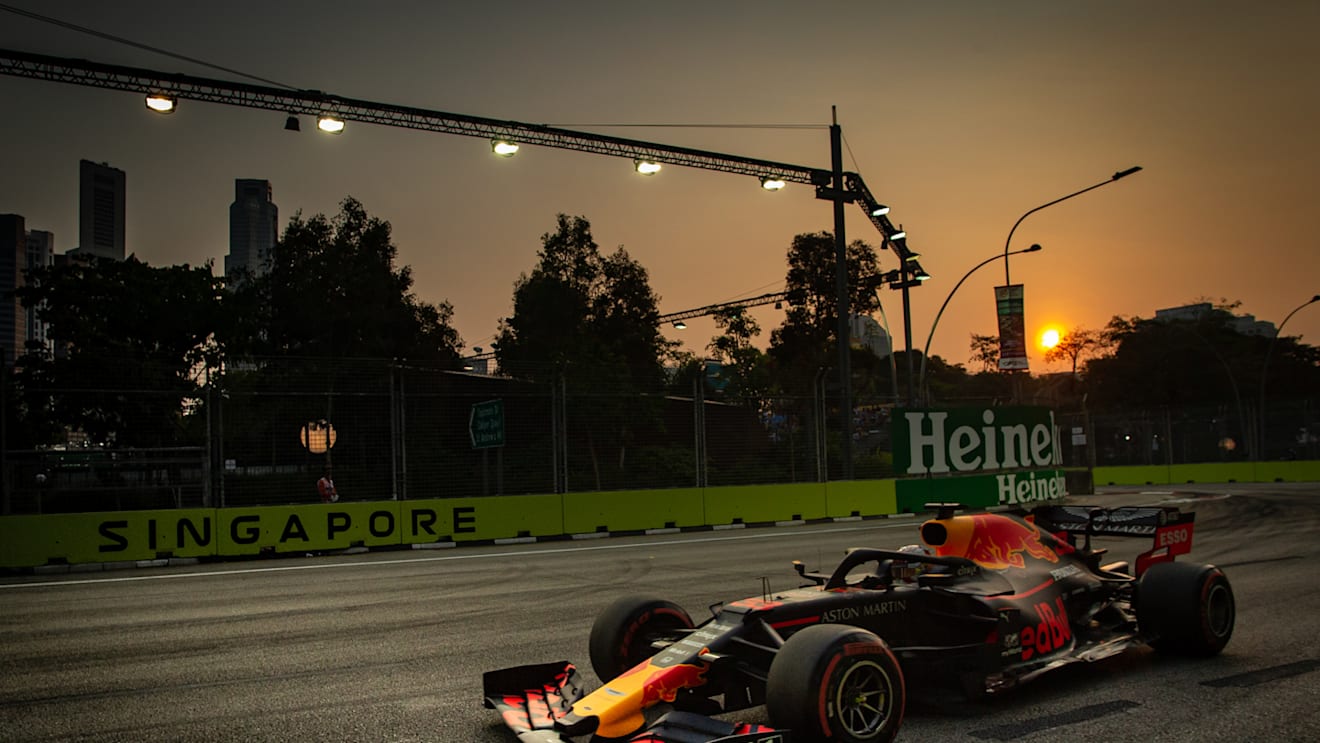 Max Verstappen (NLD) Red Bull Racing RB15.
21.09.2019. Formula 1 World Championship, Rd 15, Singapore Grand Prix, Marina Bay Street Circuit, Singapore, Qualifying Day.
 - www.xpbimages.com, EMail: requests@xpbimages.com - copy of publication required for printed pictures. Every used picture is fee-liable. © Copyright: Bearne / XPB Images