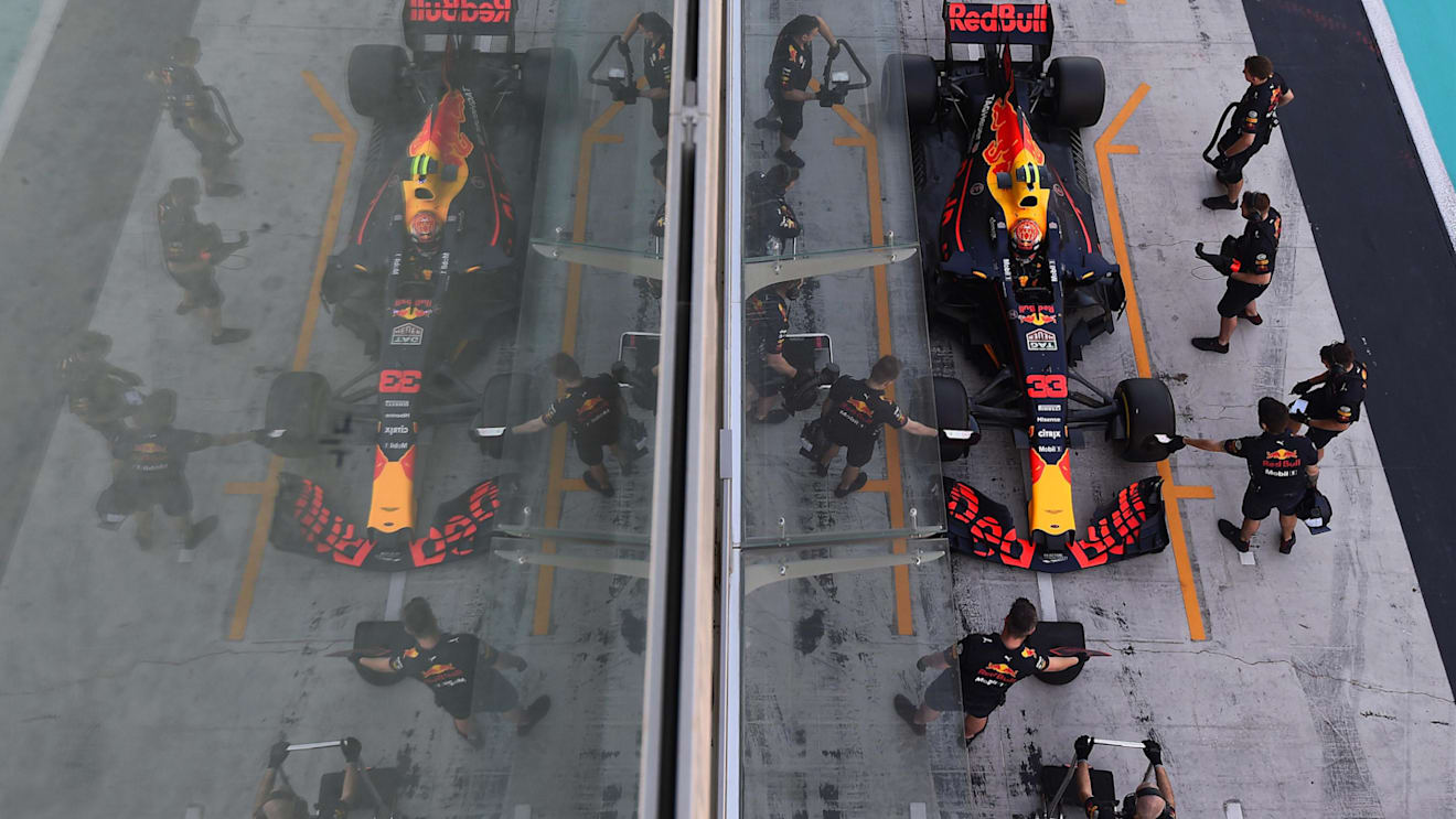 Max Verstappen (NED) Red Bull Racing RB13 at Formula One Testing, Day Two, Yas Marina Circuit, Abu Dhabi, UAE, Wednesday 29 November 2017. © Mark Sutton/Sutton Images