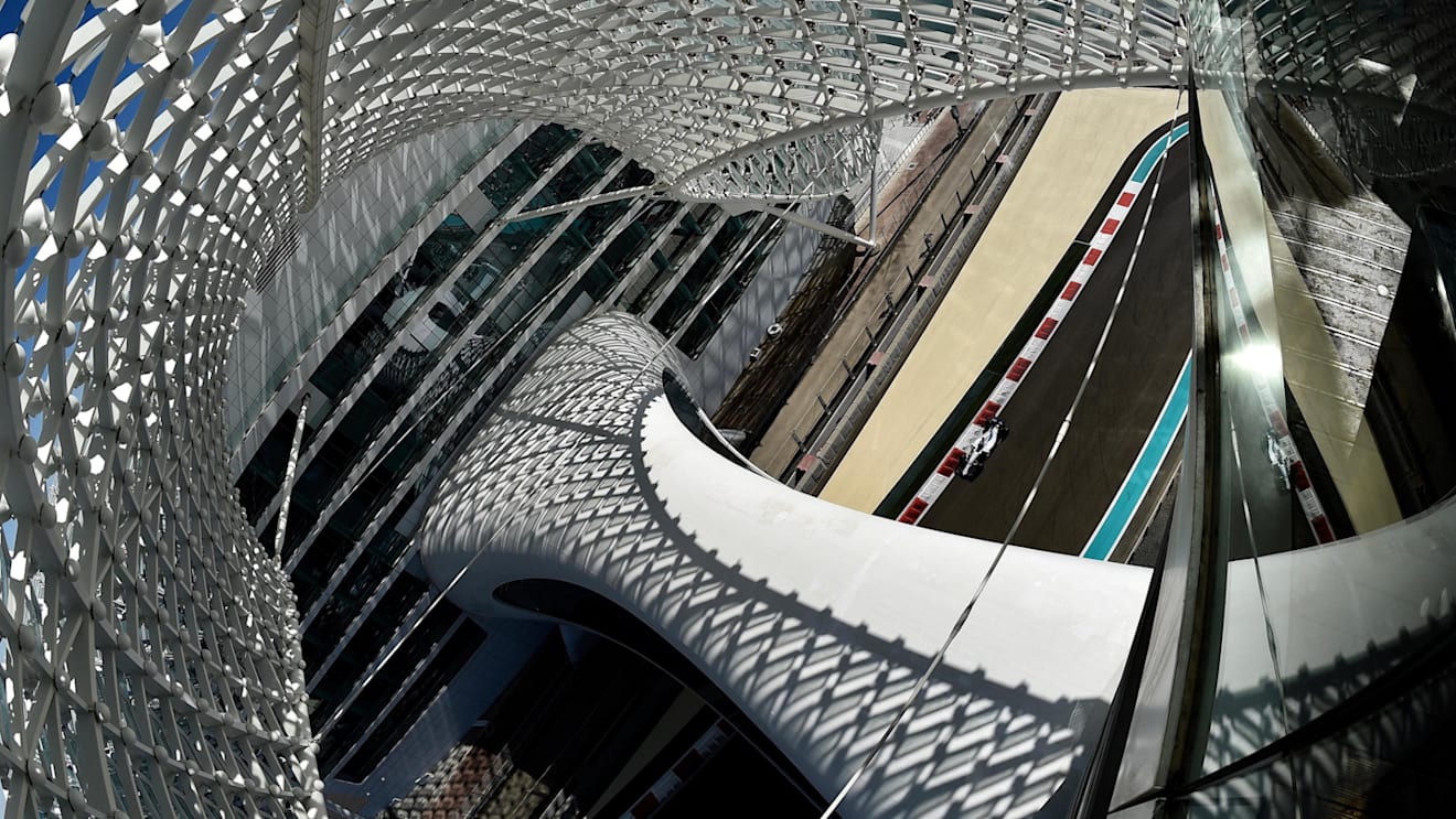 Sergey Sirotkin (RUS) Williams FW40 at Formula One Testing, Day Two, Yas Marina Circuit, Abu Dhabi, UAE, Wednesday 29 November 2017. © Sutton Images