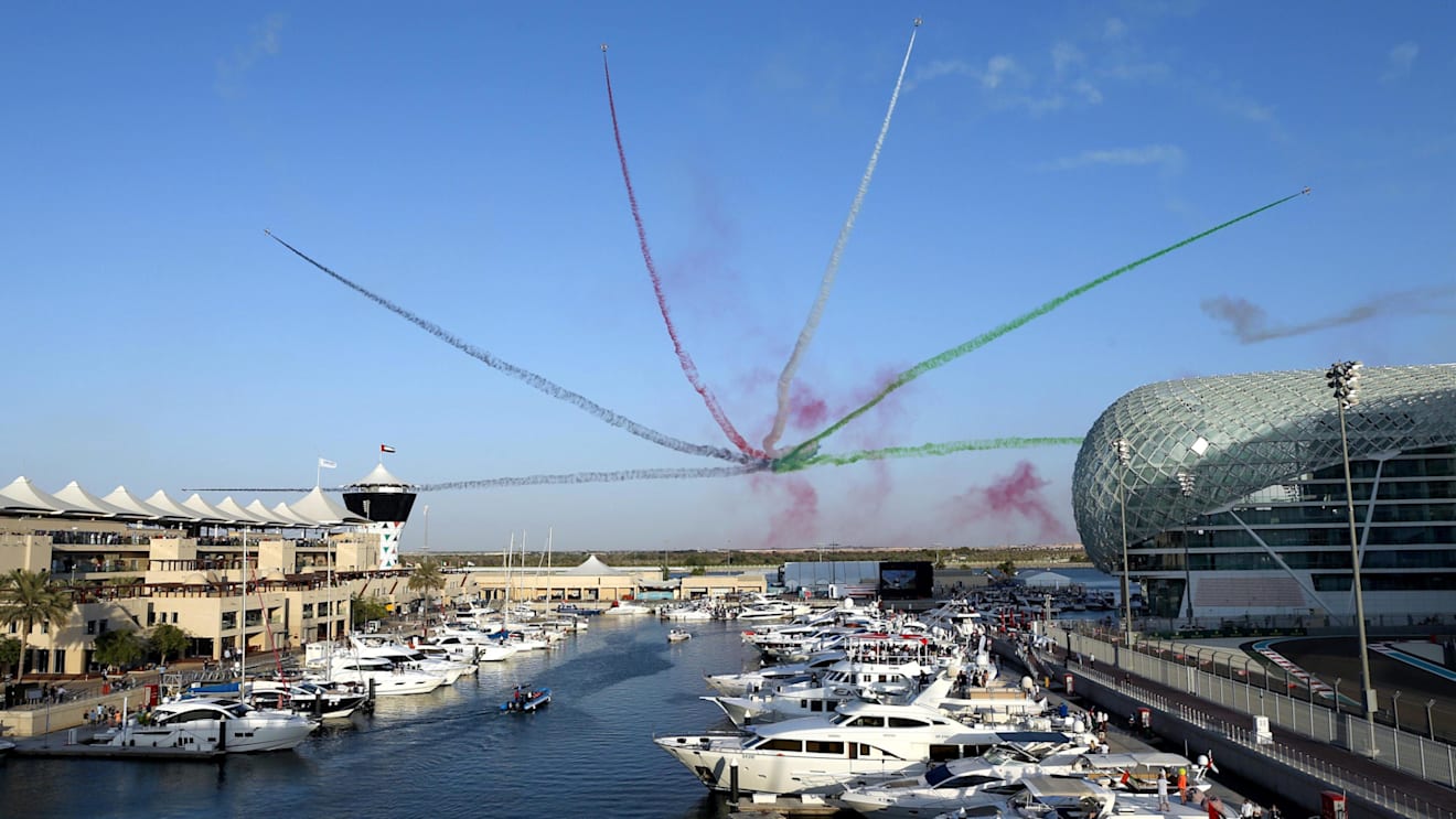 Air Display at Formula One World Championship, Rd20, Abu Dhabi Grand Prix, Qualifying, Yas Marina Circuit, Abu Dhabi, UAE, Saturday 25 November 2017. © Lionel Ng/Sutton Images