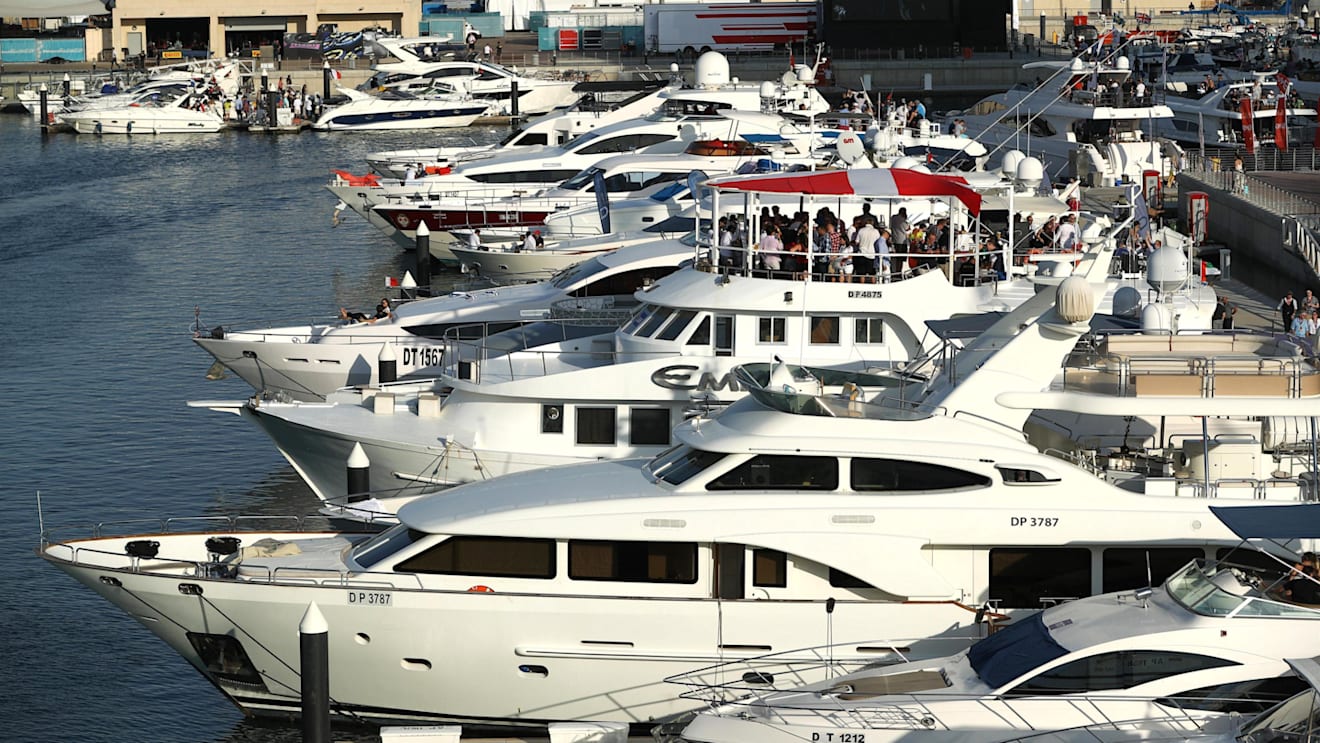 Boats / Yachts in the Marina at Formula One World Championship, Rd20, Abu Dhabi Grand Prix, Qualifying, Yas Marina Circuit, Abu Dhabi, UAE, Saturday 25 November 2017. © Lionel Ng/Sutton Images