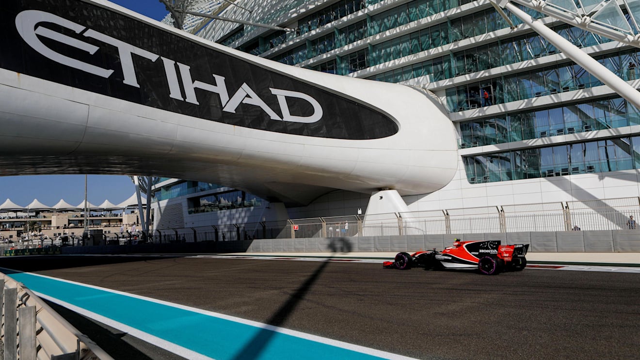 Stoffel Vandoorne (BEL) McLaren MCL32 at Formula One World Championship, Rd20, Abu Dhabi Grand Prix, Qualifying, Yas Marina Circuit, Abu Dhabi, UAE, Saturday 25 November 2017. © James Gasperotti/Sutton Images