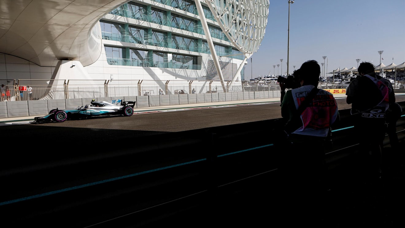 Photographers observe Valtteri Bottas (FIN) Mercedes-Benz F1 W08 Hybrid at Formula One World Championship, Rd20, Abu Dhabi Grand Prix, Qualifying, Yas Marina Circuit, Abu Dhabi, UAE, Saturday 25 November 2017. © James Gasperotti/Sutton Images