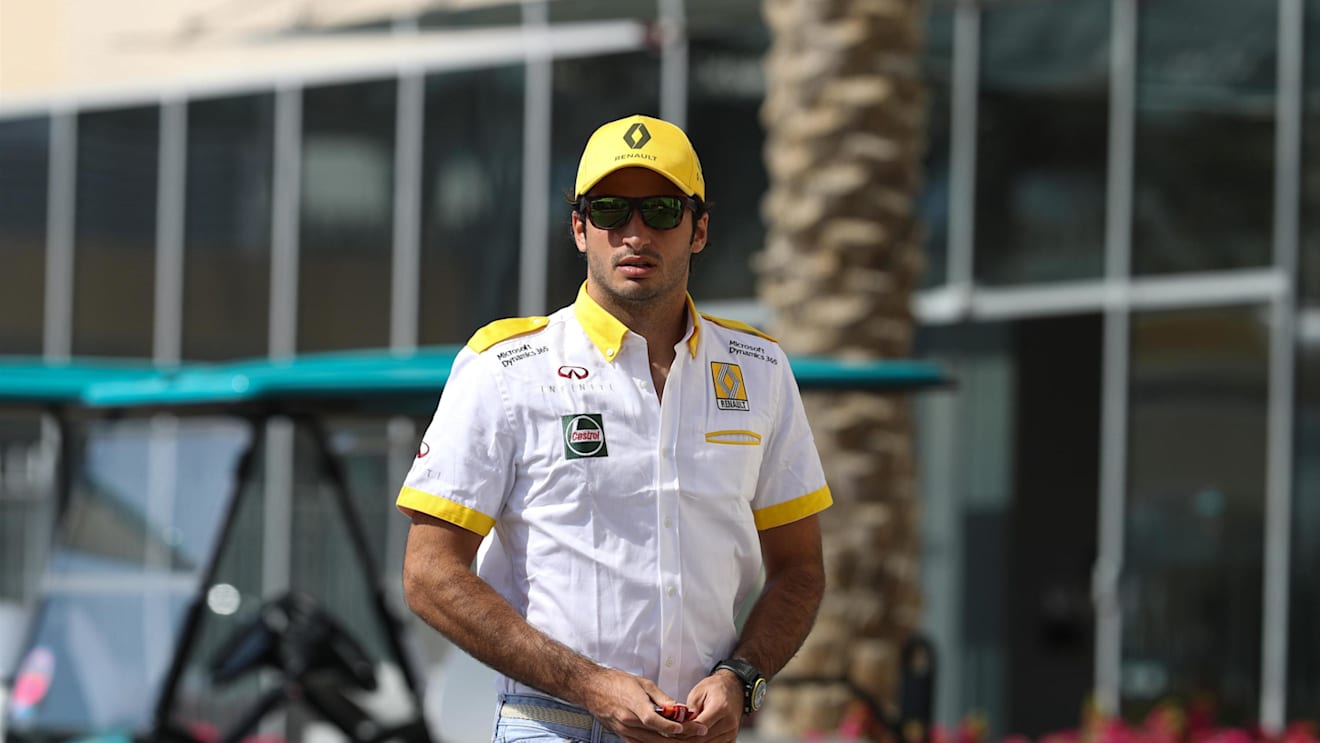 Carlos Sainz (ESP) Renault Sport F1 Team at Formula One World Championship, Rd20, Abu Dhabi Grand Prix, Qualifying, Yas Marina Circuit, Abu Dhabi, UAE, Saturday 25 November 2017. © Lionel Ng/Sutton Images