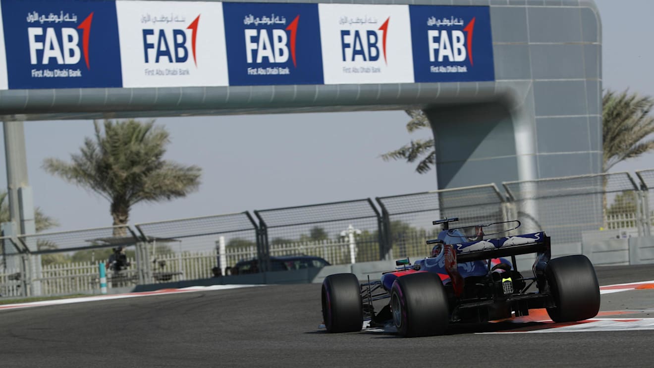 Brendon Hartley (NZL) Scuderia Toro Rosso STR12 at Formula One World Championship, Rd20, Abu Dhabi Grand Prix, Qualifying, Yas Marina Circuit, Abu Dhabi, UAE, Saturday 25 November 2017. © Lionel Ng/Sutton Images