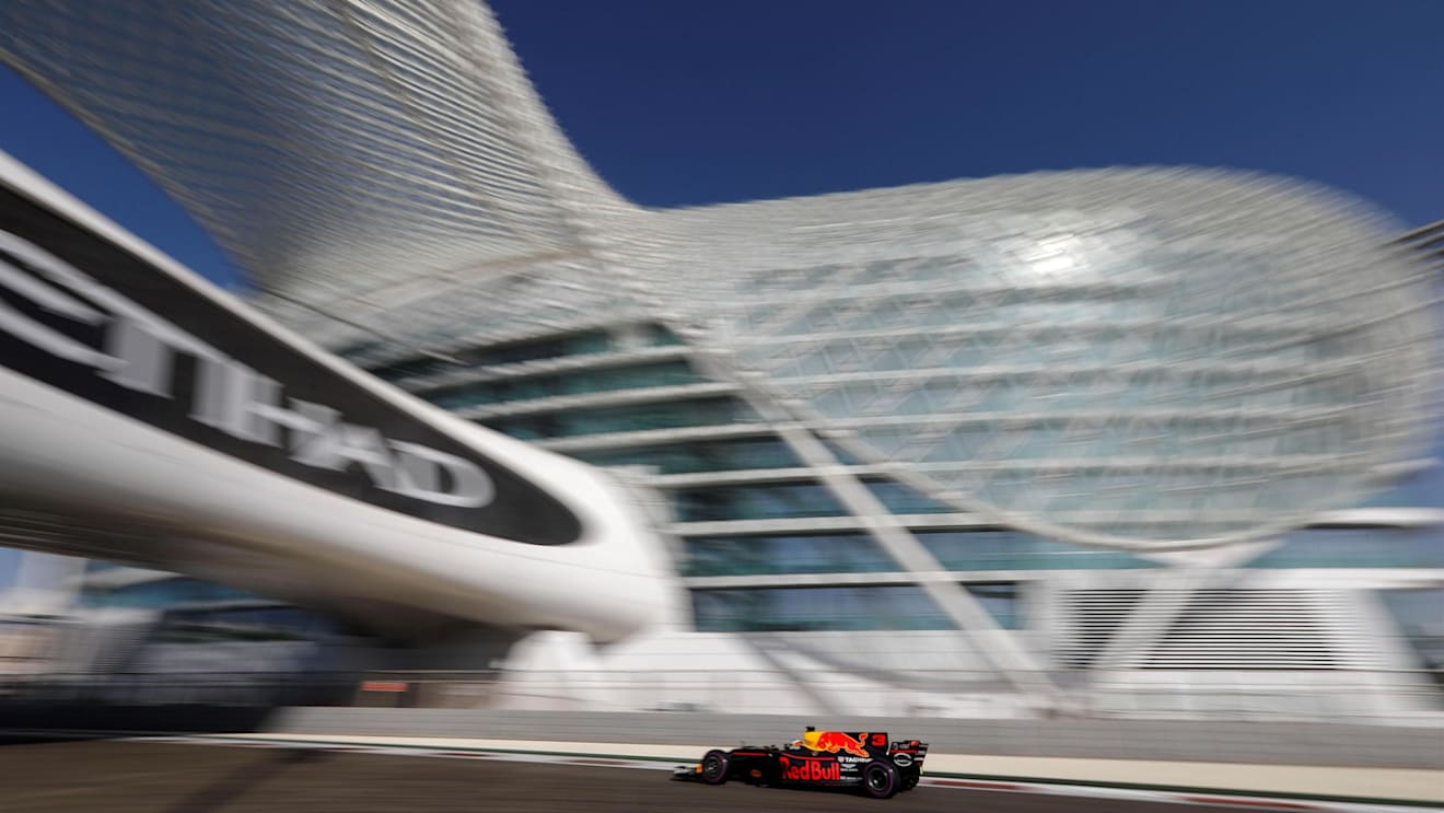 Daniel Ricciardo (AUS) Red Bull Racing RB13 at Formula One World Championship, Rd20, Abu Dhabi Grand Prix, Qualifying, Yas Marina Circuit, Abu Dhabi, UAE, Saturday 25 November 2017. © James Gasperotti/Sutton Images