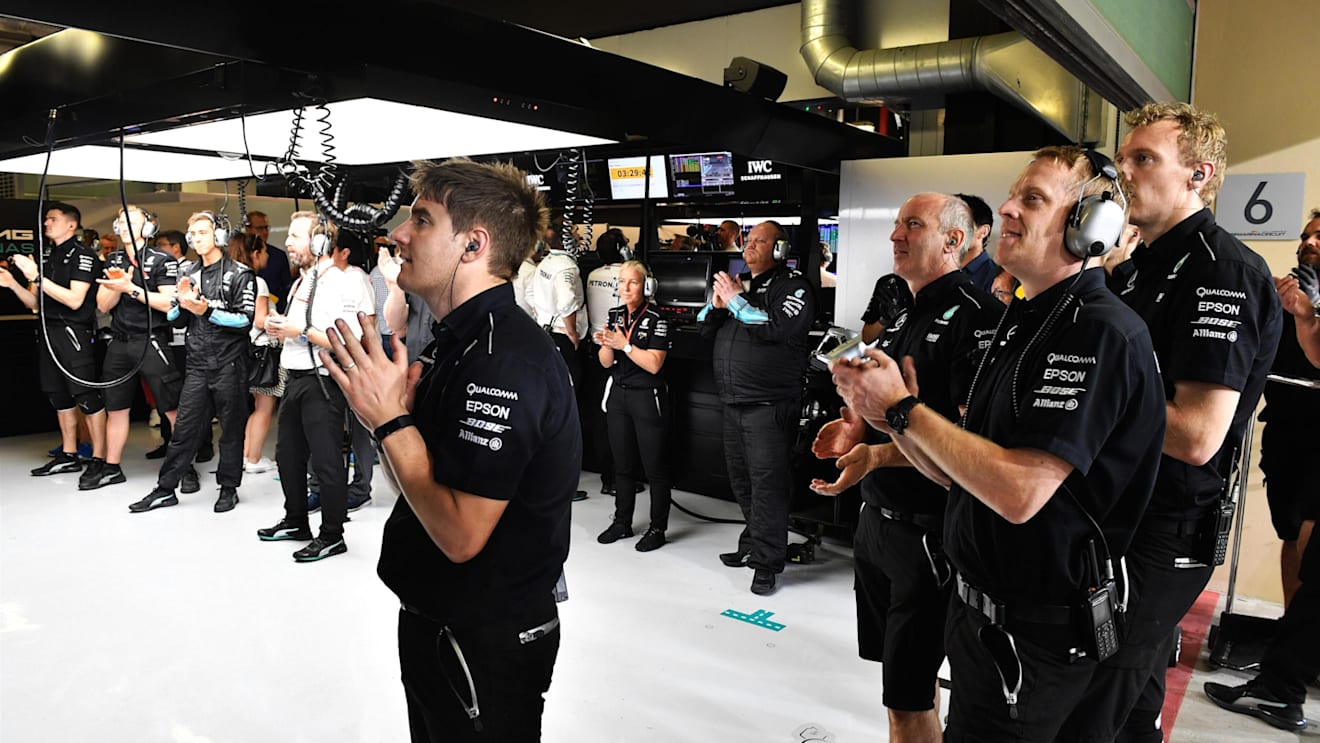 Mercedes AMG F1 mechanics in the garage at Formula One World Championship, Rd20, Abu Dhabi Grand Prix, Qualifying, Yas Marina Circuit, Abu Dhabi, UAE, Saturday 25 November 2017. © Mark Sutton/Sutton Images