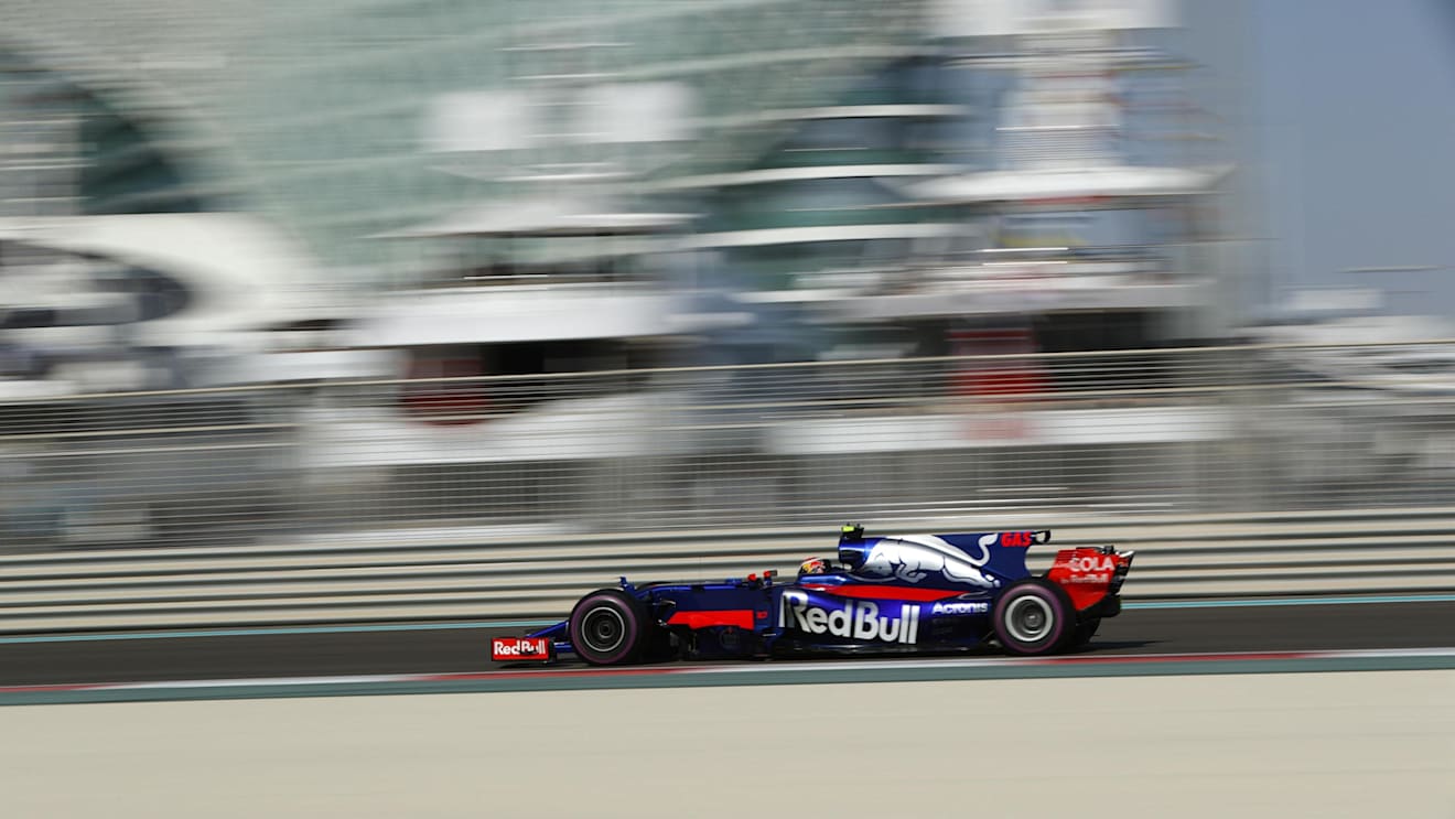 Pierre Gasly (FRA) Scuderia Toro Rosso STR12 at Formula One World Championship, Rd20, Abu Dhabi Grand Prix, Qualifying, Yas Marina Circuit, Abu Dhabi, UAE, Saturday 25 November 2017. © Lionel Ng/Sutton Images