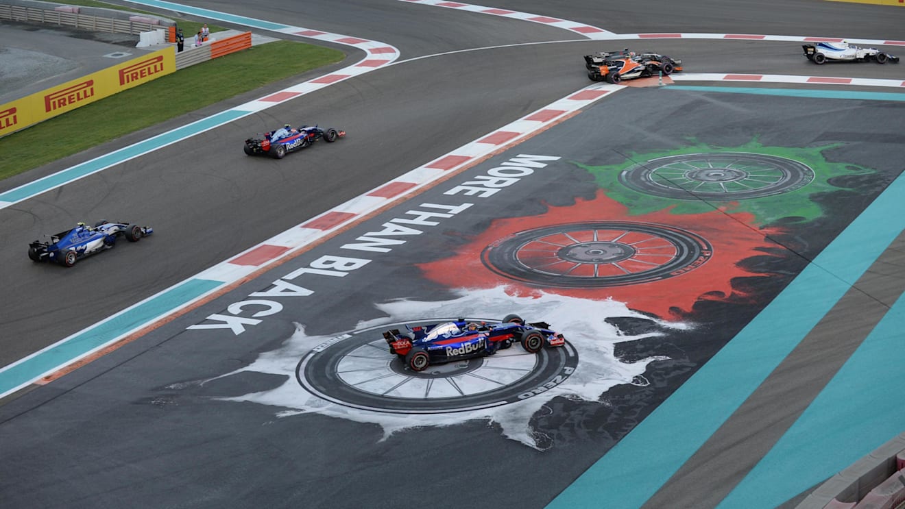Brendon Hartley (NZL) Scuderia Toro Rosso STR12 runs wide at Formula One World Championship, Rd20, Abu Dhabi Grand Prix, Race, Yas Marina Circuit, Abu Dhabi, UAE, Sunday 26 November 2017. © Simon Galloway/Sutton Images