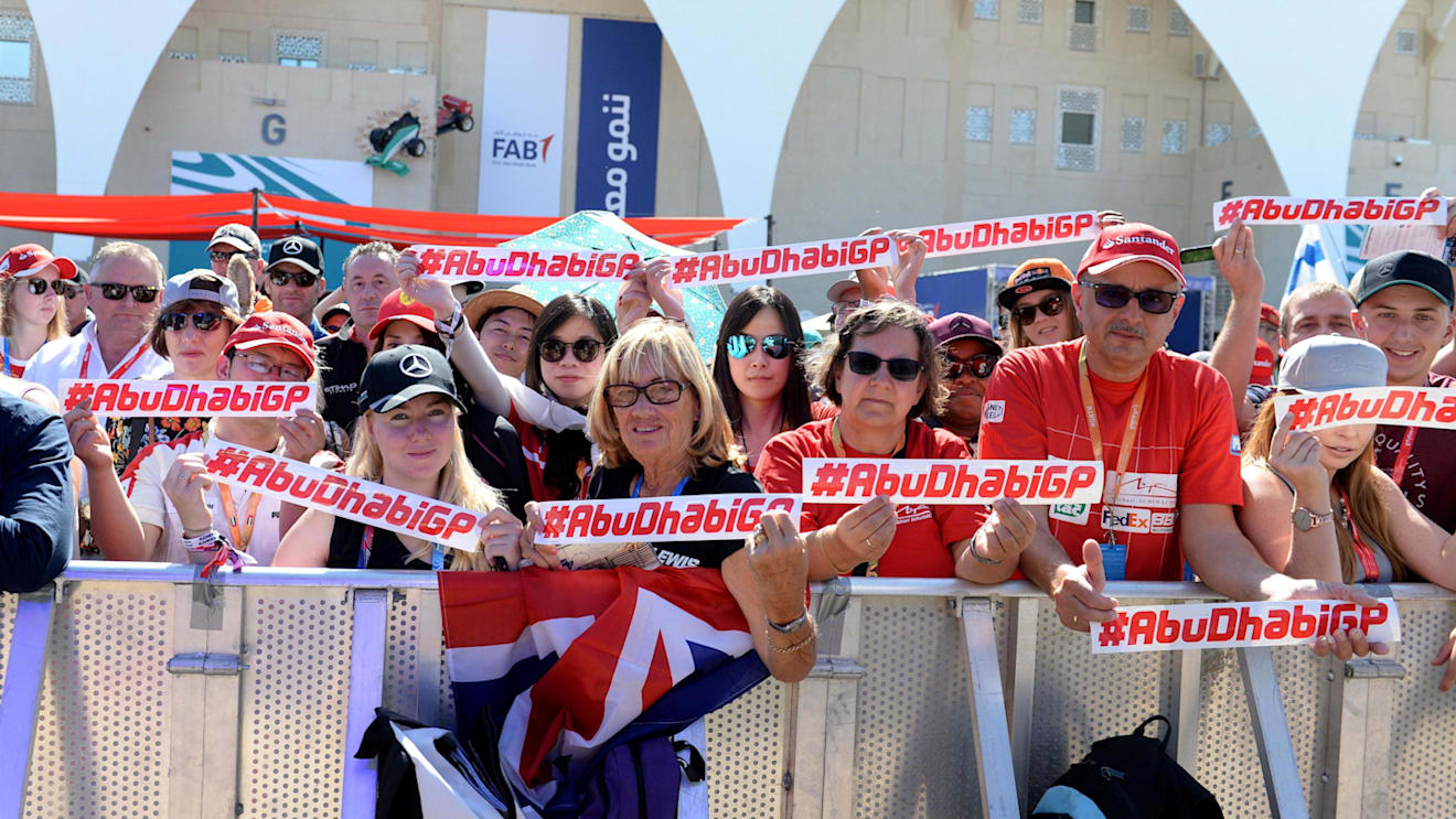Fans at Formula One World Championship, Rd20, Abu Dhabi Grand Prix, Race, Yas Marina Circuit, Abu Dhabi, UAE, Sunday 26 November 2017. © Simon Galloway/Sutton Images