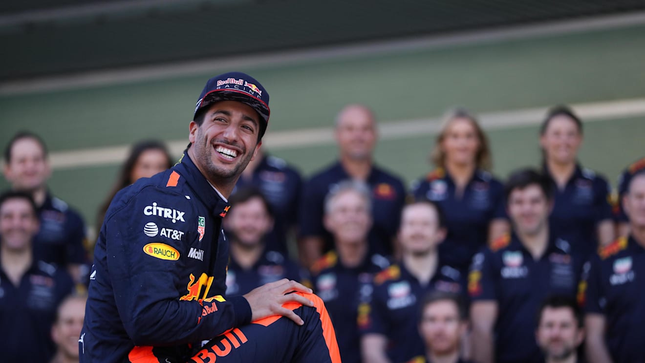 Daniel Ricciardo (AUS) Red Bull Racing at the Red Bull Racing Team photo at Formula One World Championship, Rd20, Abu Dhabi Grand Prix, Race, Yas Marina Circuit, Abu Dhabi, UAE, Sunday 26 November 2017. © Lionel Ng/Sutton Images