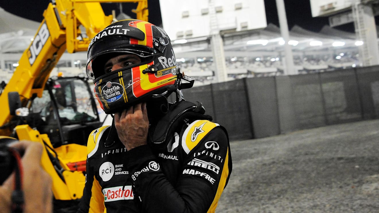 Race retiree Carlos Sainz (ESP) Renault Sport F1 Team at Formula One World Championship, Rd20, Abu Dhabi Grand Prix, Race, Yas Marina Circuit, Abu Dhabi, UAE, Sunday 26 November 2017. © Rubio/Sutton Images