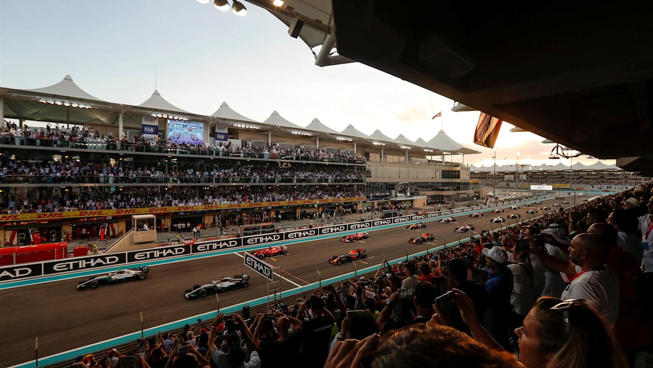Valtteri Bottas (FIN) Mercedes-Benz F1 W08 Hybrid leads at the start of the race at Formula One World Championship, Rd20, Abu Dhabi Grand Prix, Race, Yas Marina Circuit, Abu Dhabi, UAE, Sunday 26 November 2017. © James Gasperotti/Sutton Images
