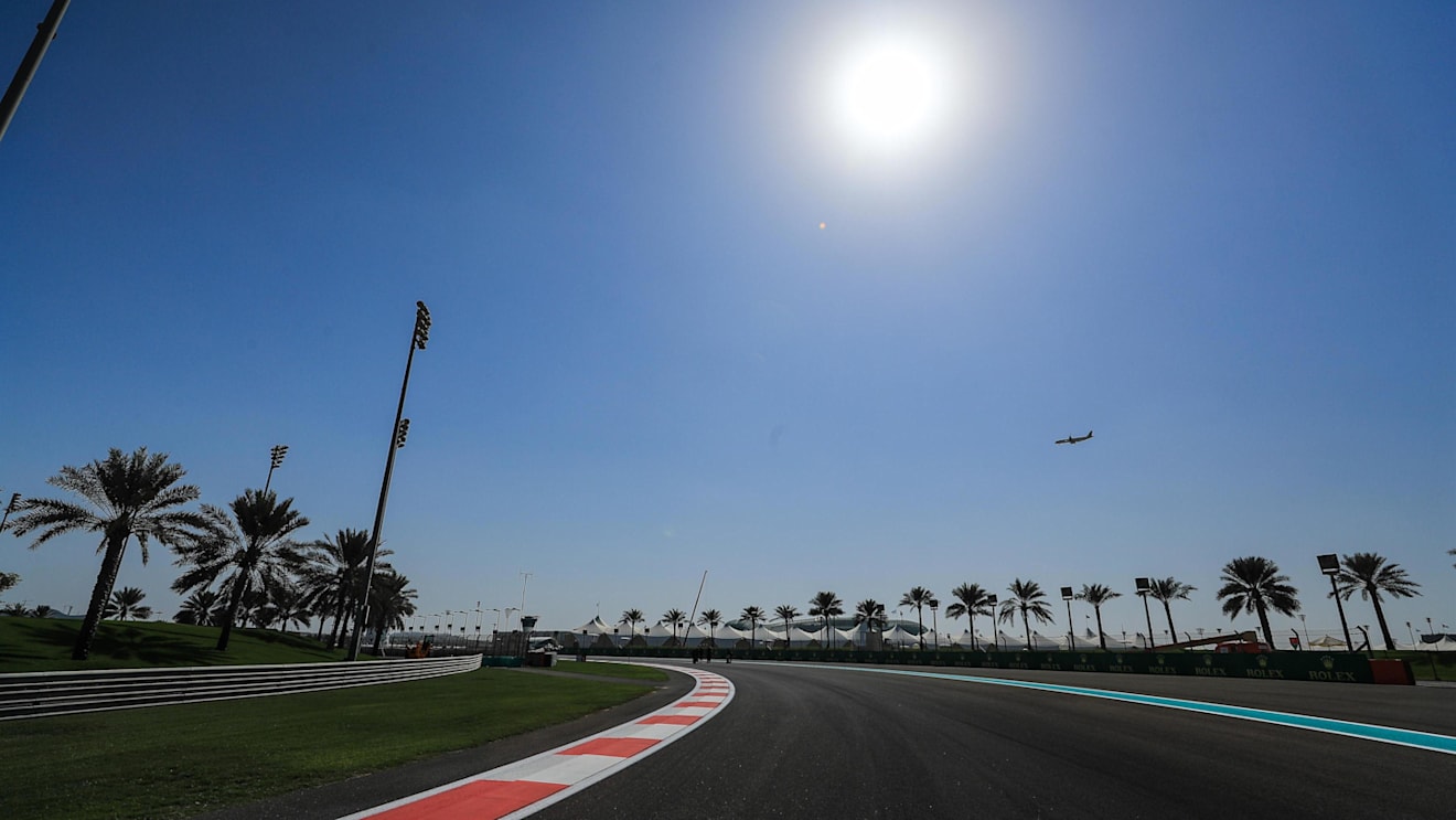 Track view at Formula One World Championship, Rd20, Abu Dhabi Grand Prix, Preparations, Yas Marina Circuit, Abu Dhabi, UAE, Thursday 23 November 2017. © Kym Illman/Sutton Images