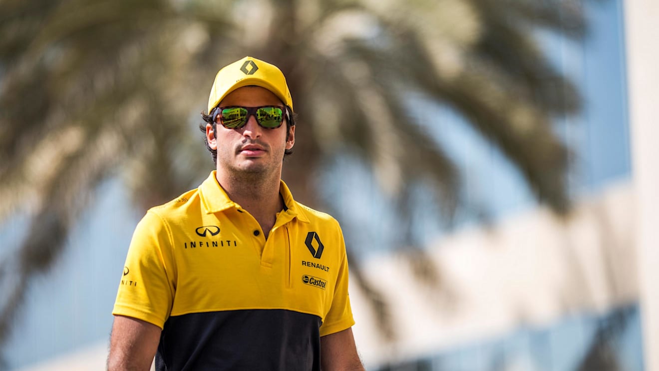 Carlos Sainz jr (ESP) Renault Sport F1 Team at Formula One World Championship, Rd20, Abu Dhabi Grand Prix, Preparations, Yas Marina Circuit, Abu Dhabi, UAE, Thursday 23 November 2017. © Manuel Goria/Sutton Images