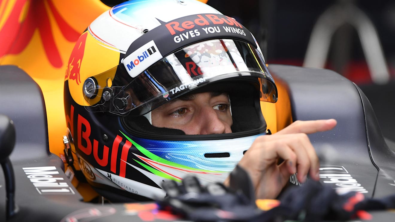Daniel Ricciardo (AUS) Red Bull Racing RB13 at Formula One World Championship, Rd1, Australian Grand Prix, Practice, Albert Park, Melbourne, Australia, Friday 24 March 2017. © Sutton Motorsport Images