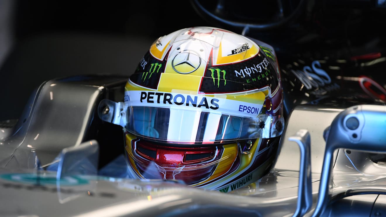 Lewis Hamilton (GBR) Mercedes-Benz F1 W08 Hybrid at Formula One World Championship, Rd1, Australian Grand Prix, Qualifying, Albert Park, Melbourne, Australia, Saturday 25 March 2017. © Sutton Motorsport Images