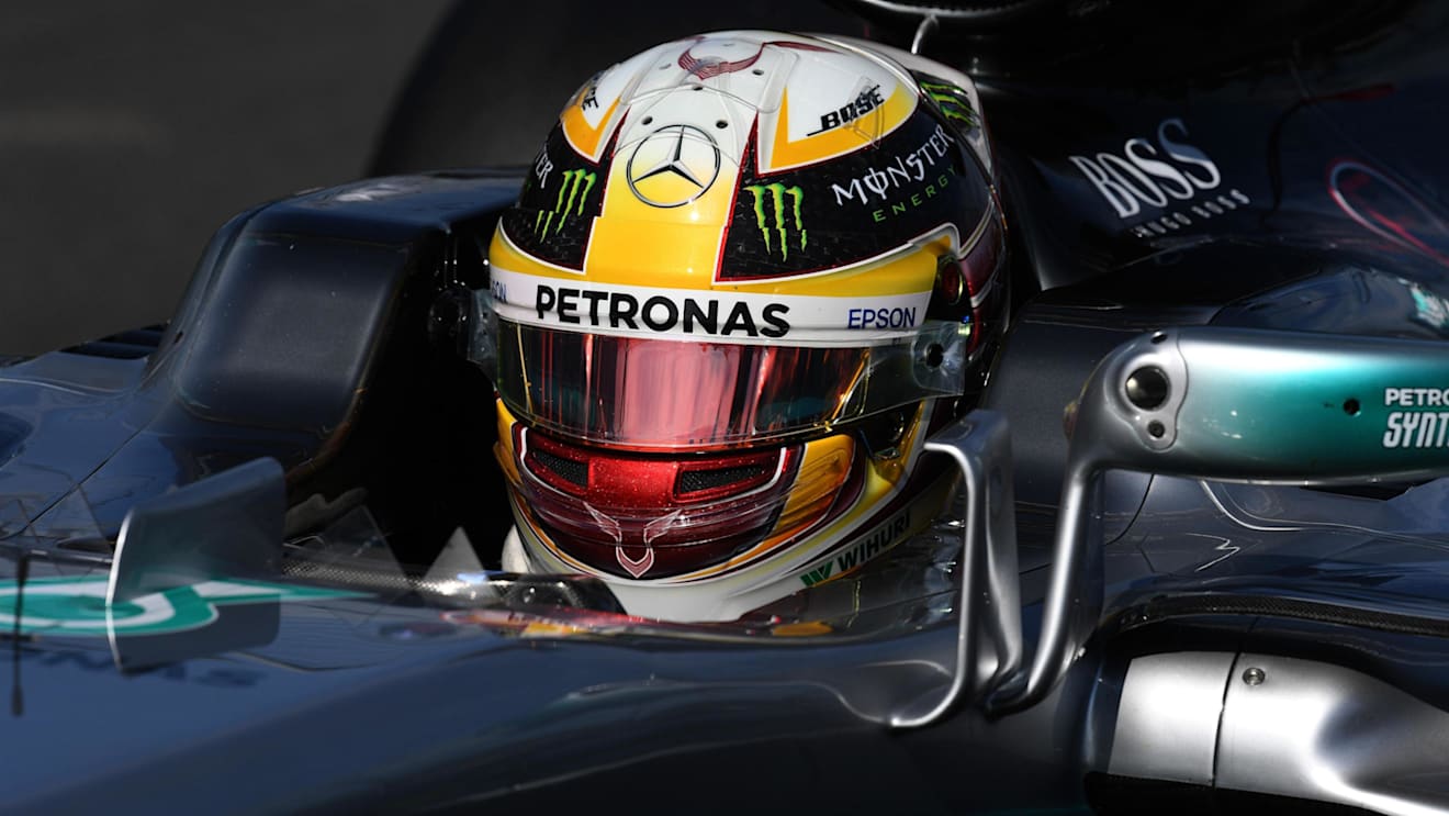 Lewis Hamilton (GBR) Mercedes-Benz F1 W08 Hybrid on the grid at Formula One World Championship, Rd1, Australian Grand Prix, Race, Albert Park, Melbourne, Australia, Sunday 26 March 2017. © Sutton Motorsport Images