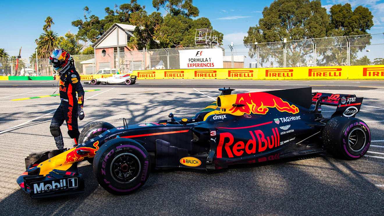 Daniel Ricciardo (AUS) Red Bull Racing RB13 retires from the race at Formula One World Championship, Rd1, Australian Grand Prix, Race, Albert Park, Melbourne, Australia, Sunday 26 March 2017. © Sutton Motorsport Images