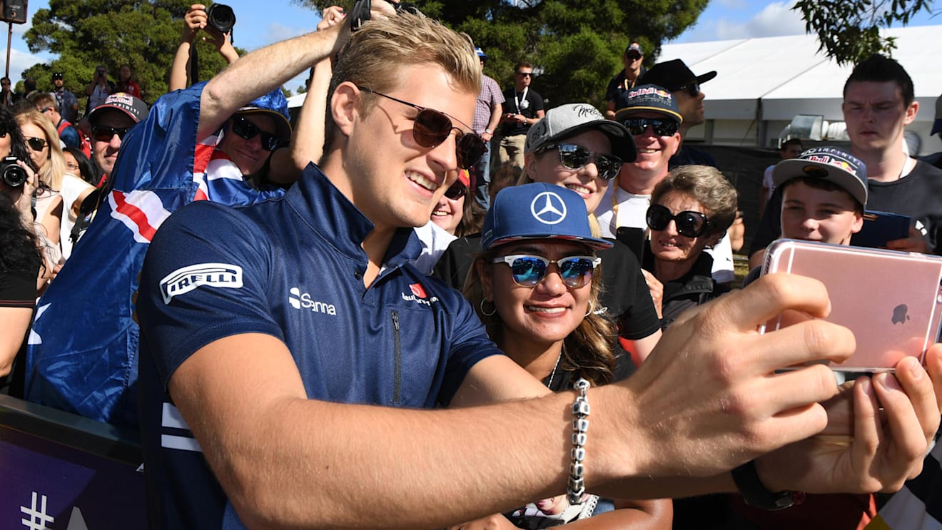 Marcus Ericsson (SWE) Sauber fans selfie at Formula One World Championship, Rd1, Australian Grand Prix, Preparations, Albert Park, Melbourne, Australia, Thursday 23 March 2017. © Sutton Motorsport Images