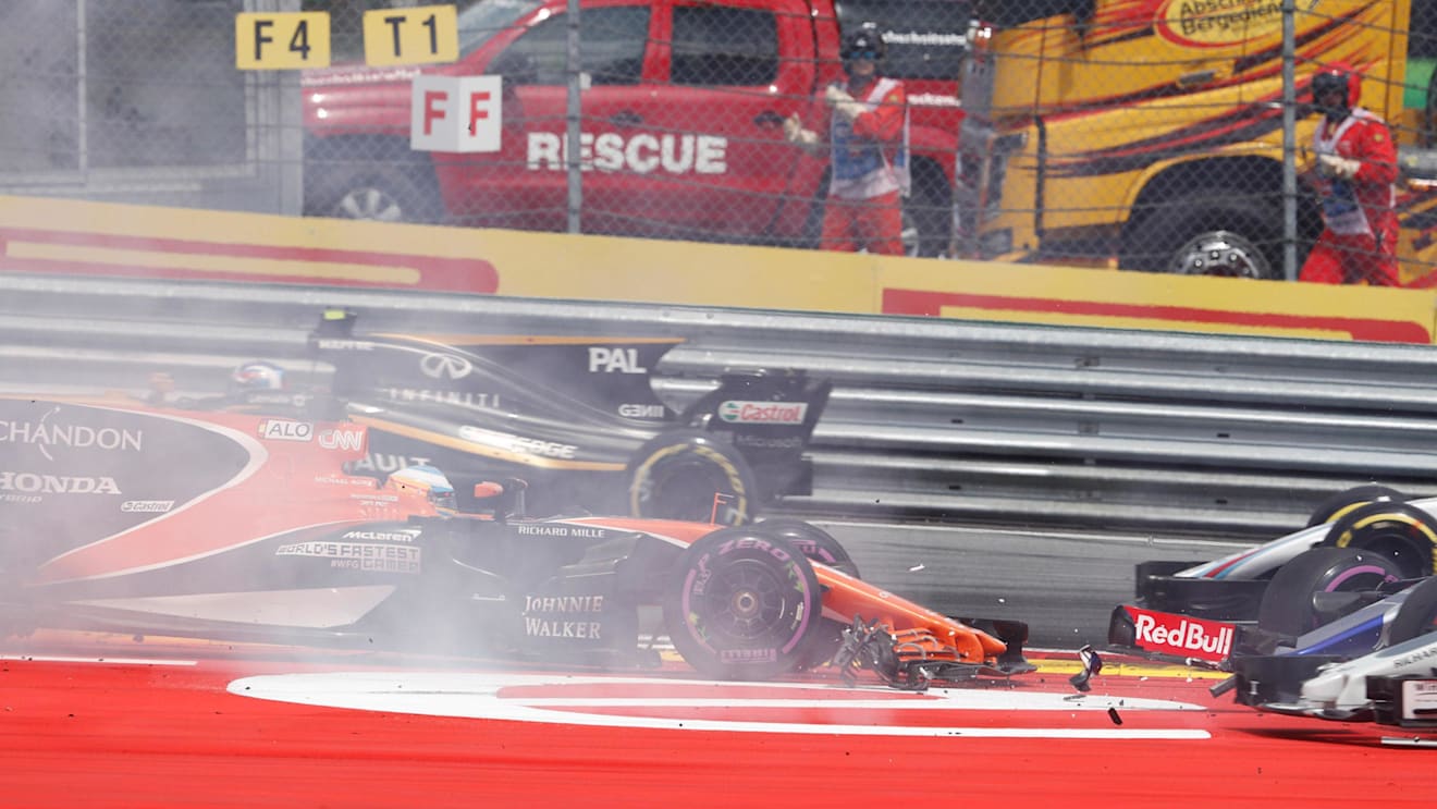 Fernando Alonso (ESP) McLaren MCL32 and Daniil Kvyat (RUS) Scuderia Toro Rosso STR12 collide at the start of the race at Formula One World Championship, Rd9, Austrian Grand Prix, Race, Spielberg, Austria, Sunday 9 July 2017. © Sutton Images