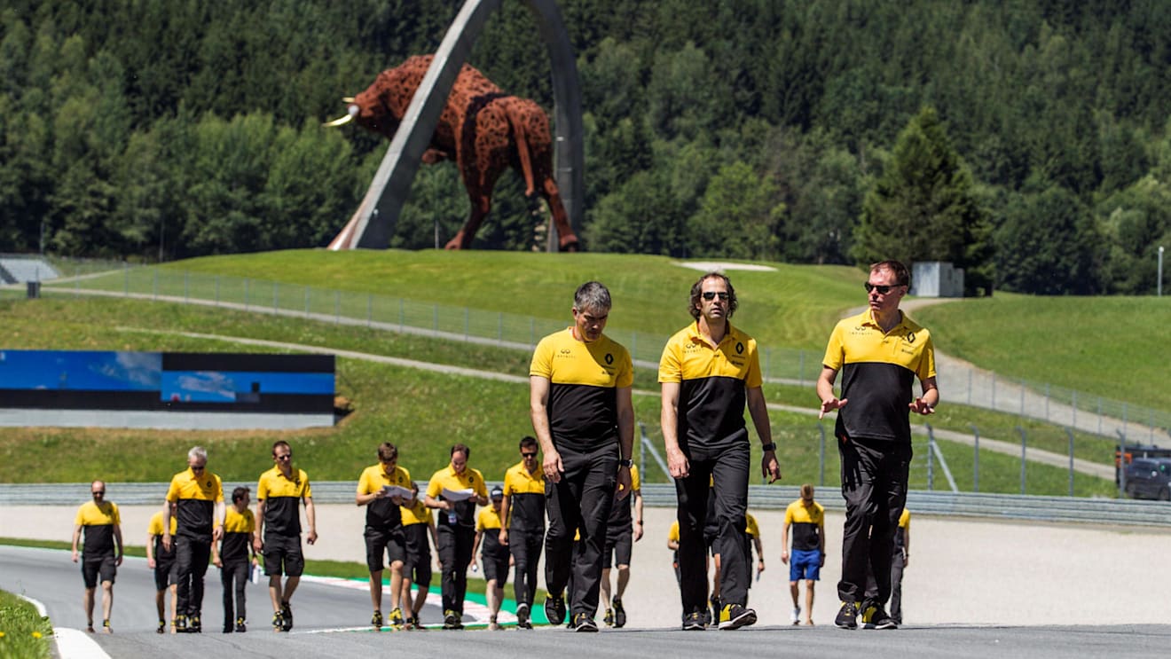 Nick Chester (GBR) Renault Sport F1 Team Technical Director and Alan Permane (GBR) Renault Sport F1 Team Race Engineer at Formula One World Championship, Rd9, Austrian Grand Prix, Preparations, Spielberg, Austria, Thursday 6 July 2017. © Sutton Images