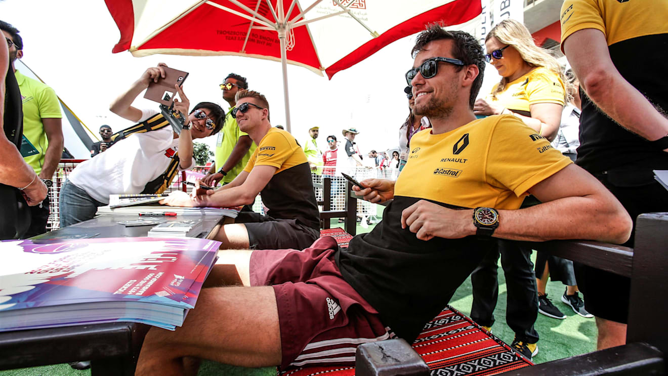 Jolyon Palmer (GBR) Renault Sport F1 Team and fans at Formula One World Championship, Rd3, Bahrain Grand Prix Qualifying, Bahrain International Circuit, Sakhir, Bahrain, Saturday 15 April 2017. © Sutton Motorsport Images