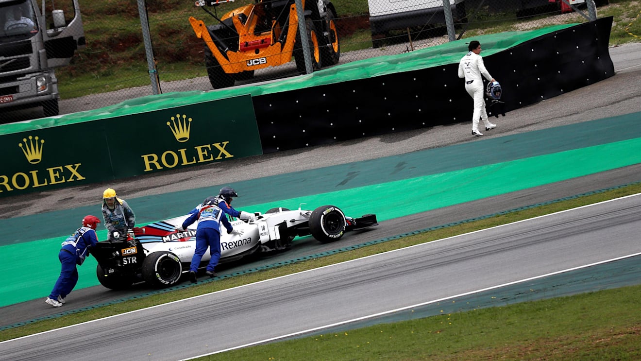 Marshals recover the car of Lance Stroll (CDN) Williams FW40 after stopping on track in FP3 at Formula One World Championship, Rd19, Brazilian Grand Prix, Qualifying, Interlagos, Sao Paulo, Brazil, Saturday 11 November 2017. © Manuel Goria/Sutton Images