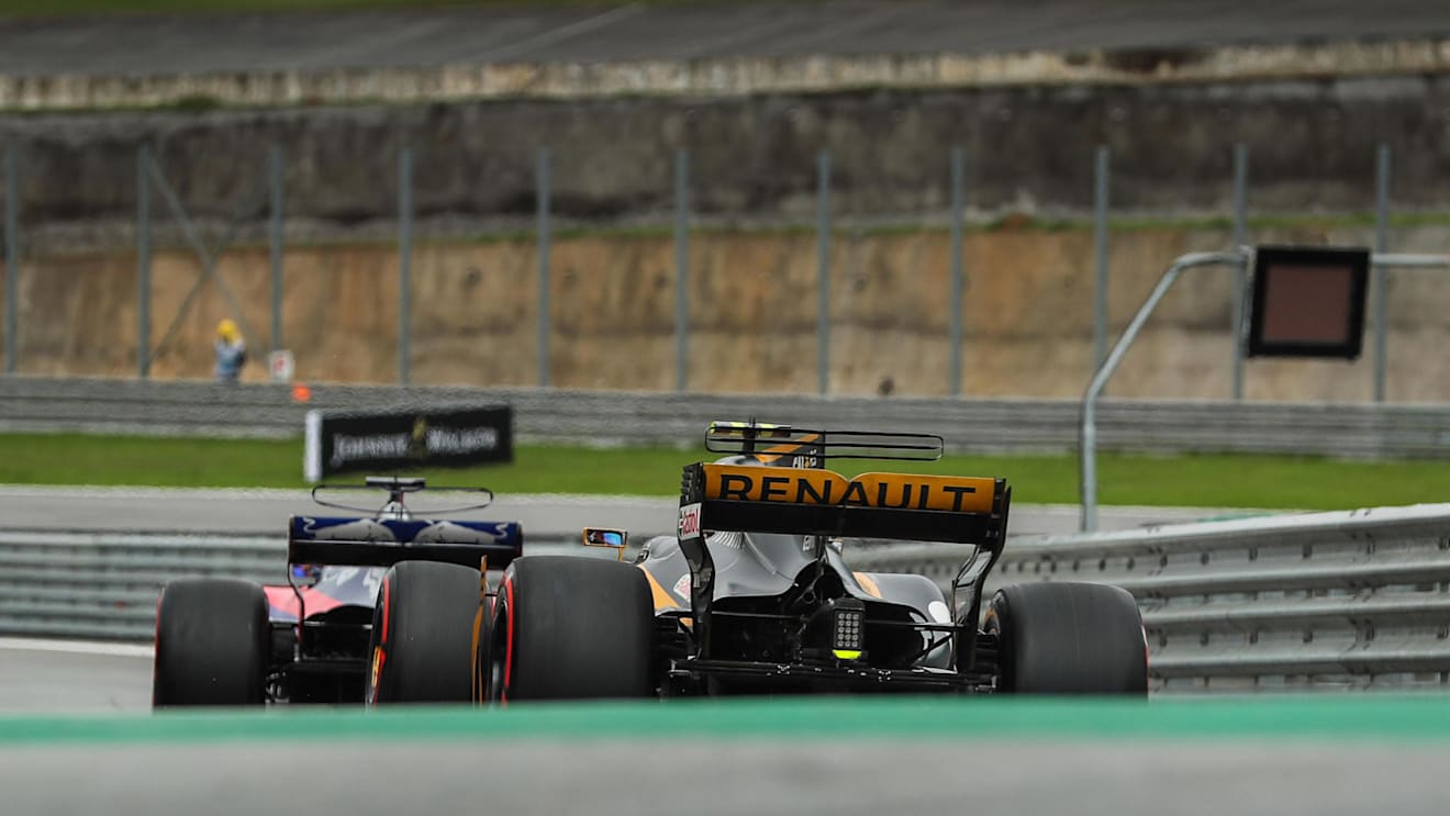 Sainz (ESP) Renault Sport F1 Team RS17 and Hartley (NZL) Scuderia Toro Rosso STR12 at Formula One World Championship, Rd19, Brazilian Grand Prix, Qualifying, Interlagos, Sao Paulo, Brazil, Saturday 11 November 2017. © Kym Illman/Sutton Images