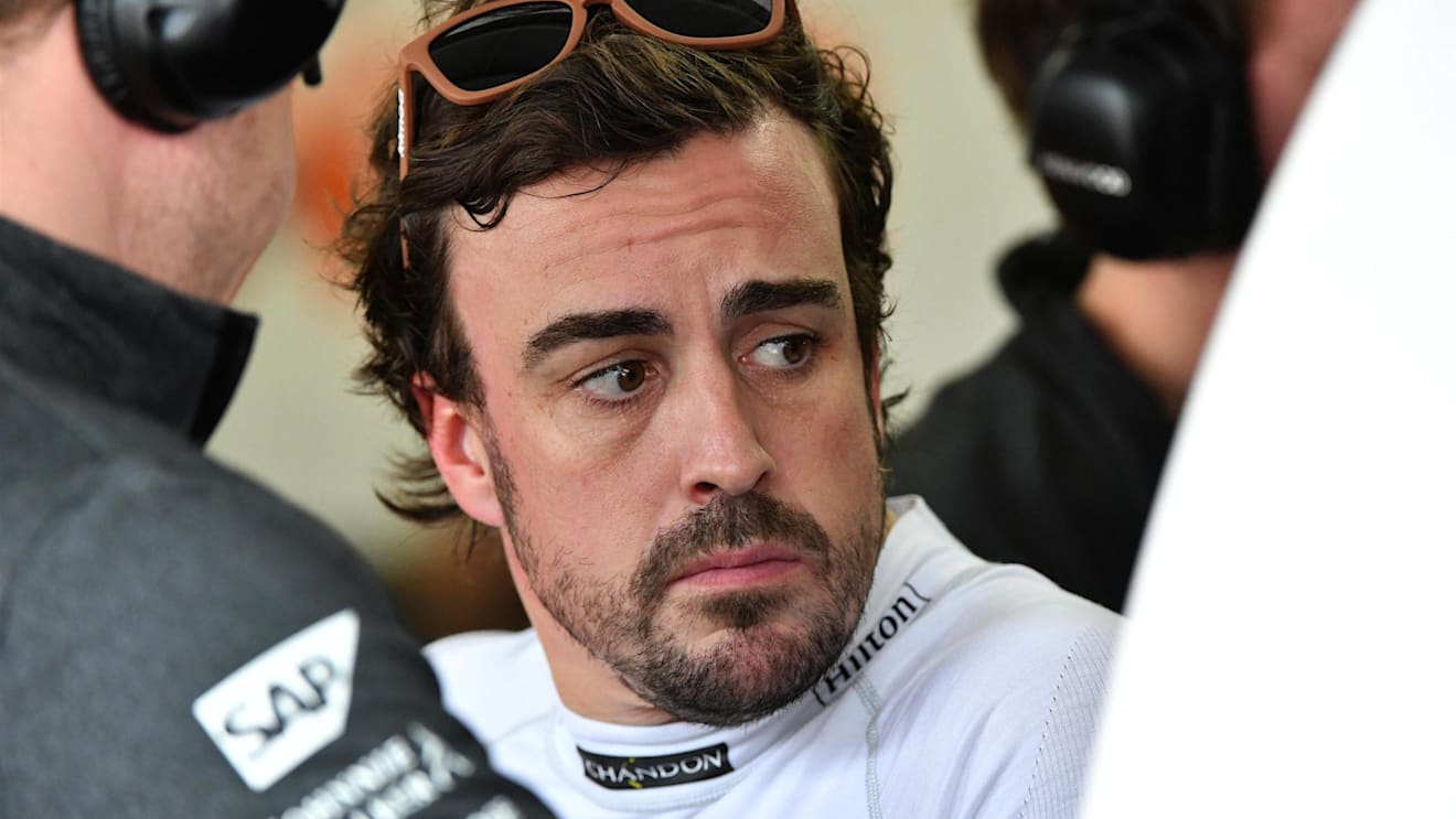 Fernando Alonso (ESP) McLaren at Formula One World Championship, Rd19, Brazilian Grand Prix, Qualifying, Interlagos, Sao Paulo, Brazil, Saturday 11 November 2017. © Mark Sutton/Sutton Images