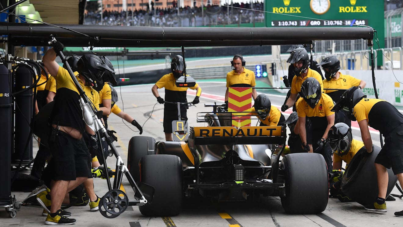 Nico Hulkenberg (GER) Renault Sport F1 Team RS17 pit stop at Formula One World Championship, Rd19, Brazilian Grand Prix, Qualifying, Interlagos, Sao Paulo, Brazil, Saturday 11 November 2017. © Mark Sutton/Sutton Images