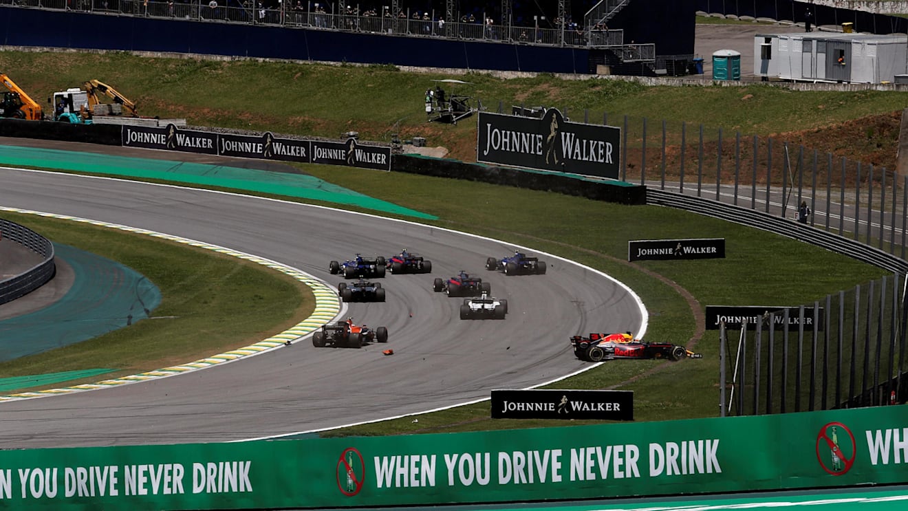 Daniel Ricciardo (AUS) Red Bull Racing RB13 and Stoffel Vandoorne (BEL) McLaren MCL32 collide at the start of the race at Formula One World Championship, Rd19, Brazilian Grand Prix, Race, Interlagos, Sao Paulo, Brazil, Sunday 12 November 2017. © Manuel Goria/Sutton Images