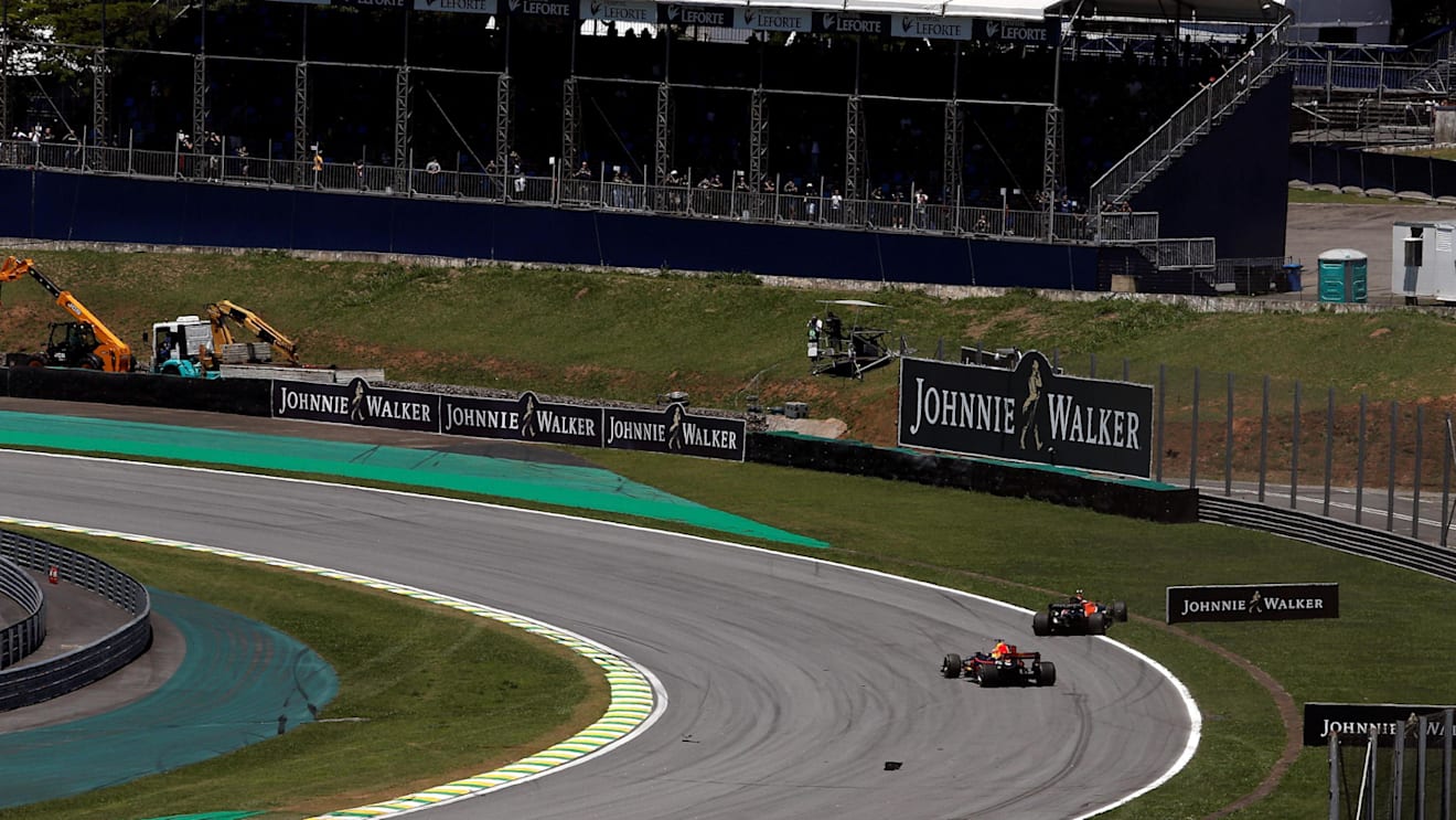 Kevin Magnussen (DEN) Haas VF-17, Daniel Ricciardo (AUS) Red Bull Racing RB13 and Stoffel Vandoorne (BEL) McLaren MCL32 collide at the start of the race at Formula One World Championship, Rd19, Brazilian Grand Prix, Race, Interlagos, Sao Paulo, Brazil, Sunday 12 November 2017. © Manuel Goria/Sutton Images