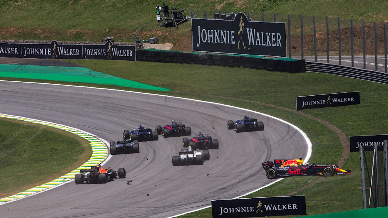 Daniel Ricciardo (AUS) Red Bull Racing RB13 and Stoffel Vandoorne (BEL) McLaren MCL32 collide at the start of the race at Formula One World Championship, Rd19, Brazilian Grand Prix, Race, Interlagos, Sao Paulo, Brazil, Sunday 12 November 2017. © Manuel Go