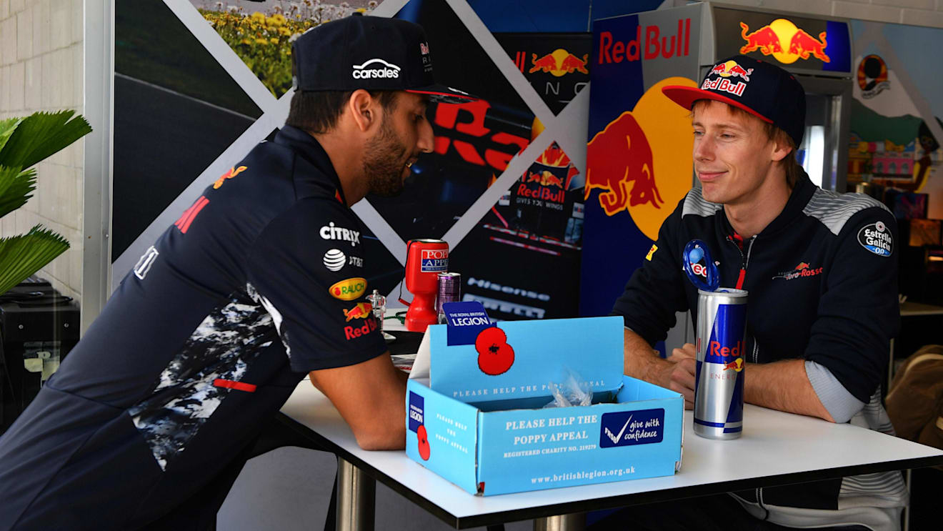Daniel Ricciardo (AUS) Red Bull Racing and Brendon Hartley (NZL) Scuderia Toro Rosso at Formula One World Championship, Rd19, Brazilian Grand Prix, Race, Interlagos, Sao Paulo, Brazil, Sunday 12 November 2017. © Mark Sutton/Sutton Images