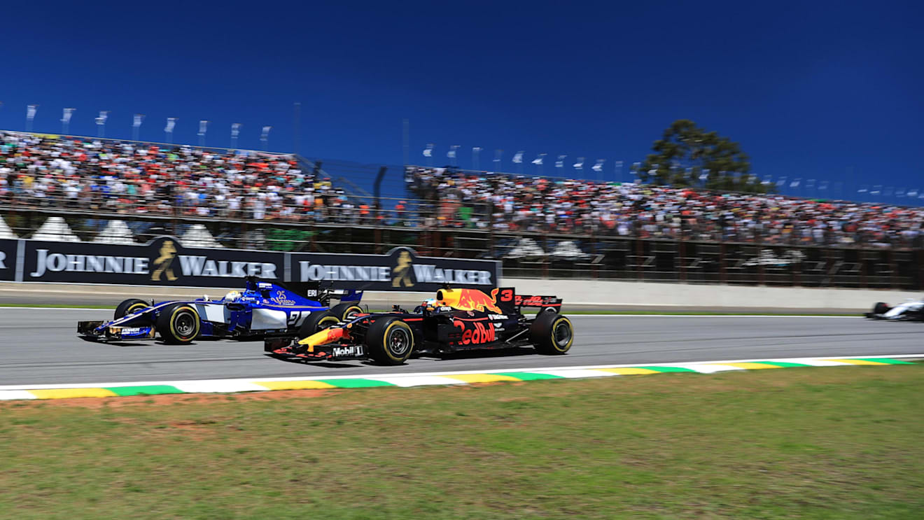 Marcus Ericsson (SWE) Sauber C36 and Daniel Ricciardo (AUS) Red Bull Racing RB13 battle at Formula One World Championship, Rd19, Brazilian Grand Prix, Race, Interlagos, Sao Paulo, Brazil, Sunday 12 November 2017. © Kym Illman/Sutton Images