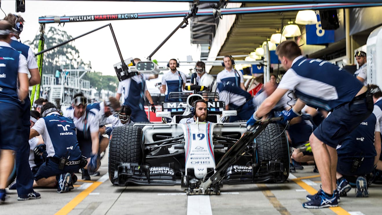 Williams mechanics make a practice pitstop at Formula One World Championship, Rd19, Brazilian Grand Prix, Preparations, Interlagos, Sao Paulo, Brazil, Thursday 9 November 2017. © Manuel Goria/Sutton Images