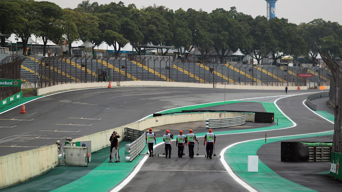 Workers sweep pit lane at Formula One World Championship, Rd19, Brazilian Grand Prix, Preparations, Interlagos, Sao Paulo, Brazil, Thursday 9 November 2017. © Kym Illman/Sutton Images