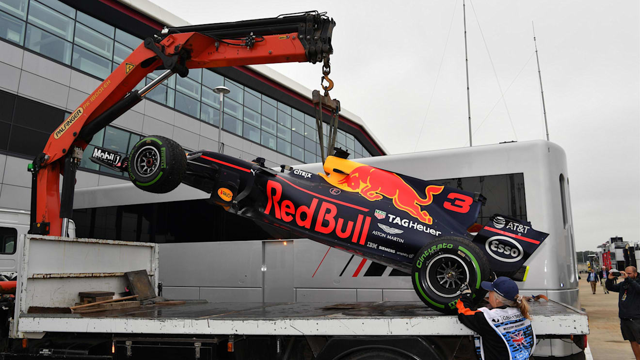 The car of Daniel Ricciardo (AUS) Red Bull Racing RB13 is recovered after stopping on track in Q1 at Formula One World Championship, Rd10, British Grand Prix, Qualifying, Silverstone, England, Saturday 15 July 2017. © Sutton Images