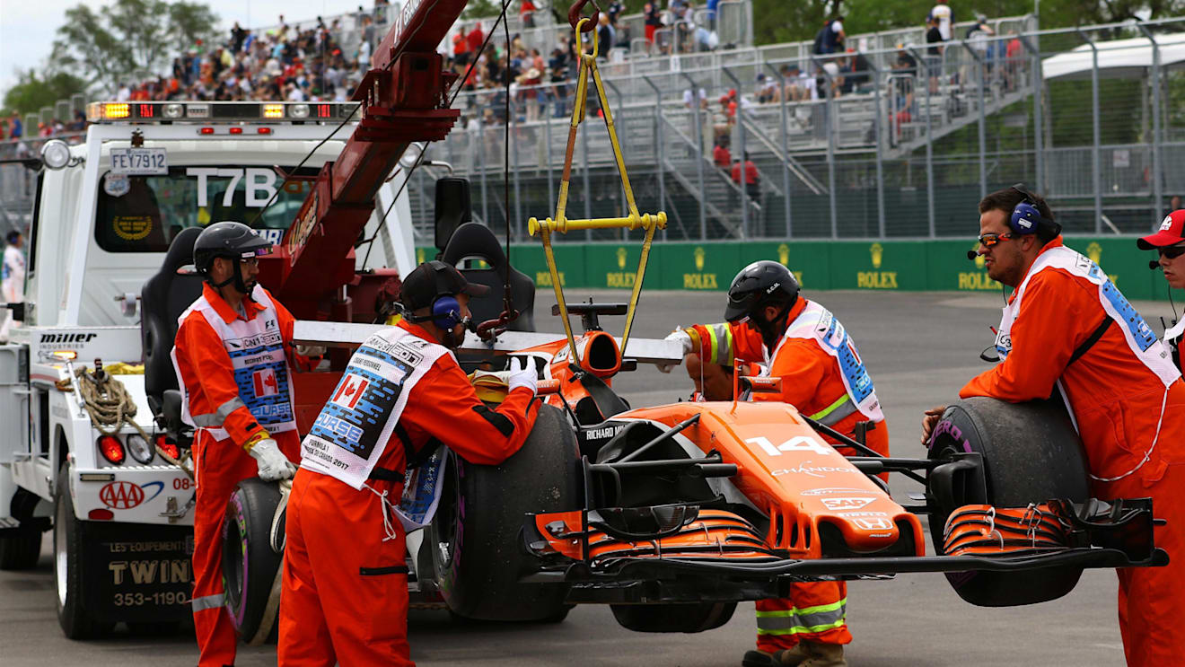 The car Fernando Alonso (ESP) McLaren MCL32 is recovered in FP1 at Formula One World Championship, Rd7, Canadian Grand Prix, Practice, Montreal, Canada, Friday 9 June 2017. © Sutton Motorsport Images
