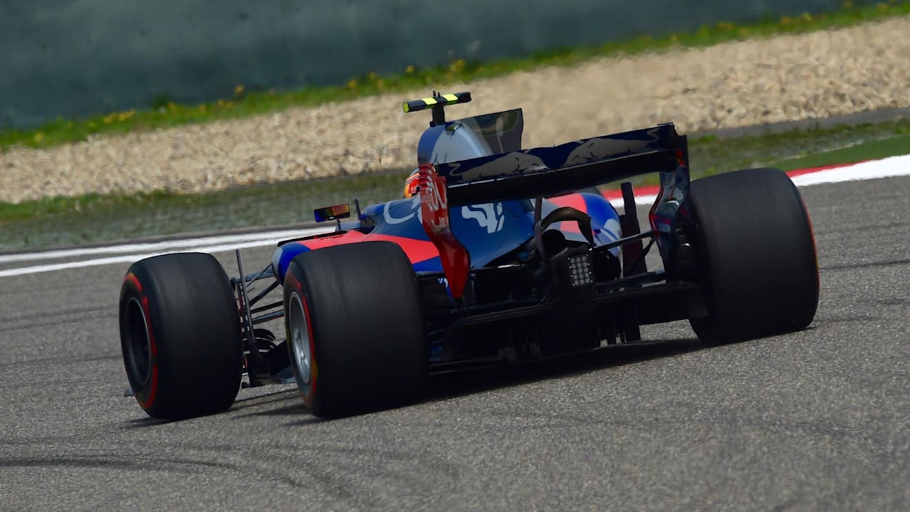 Carlos Sainz (ESP) Scuderia Toro Rosso STR12 at Formula One World Championship, Rd2, Chinese Grand Prix, Qualifying, Shanghai, China, Saturday 8 April 2017. © Sutton Motorsport Images