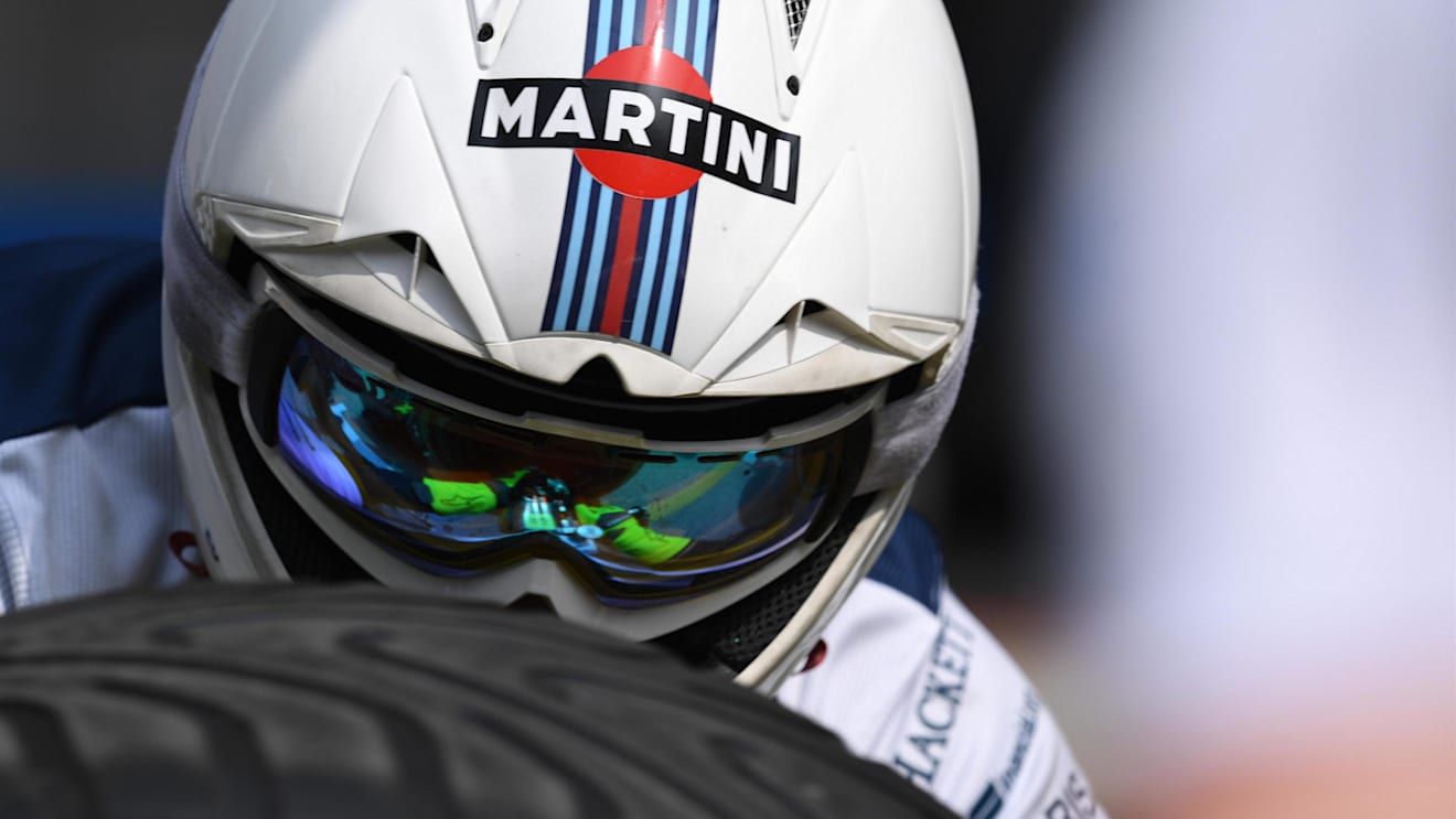 Williams mechanic at Formula One World Championship, Rd2, Chinese Grand Prix, Qualifying, Shanghai, China, Saturday 8 April 2017. © Sutton Motorsport Images
